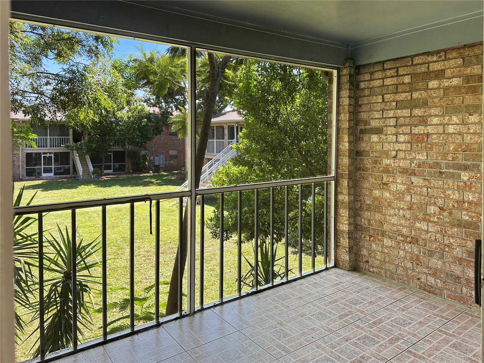Image 16 of 18 For 508 Banyon Tree Circle 202