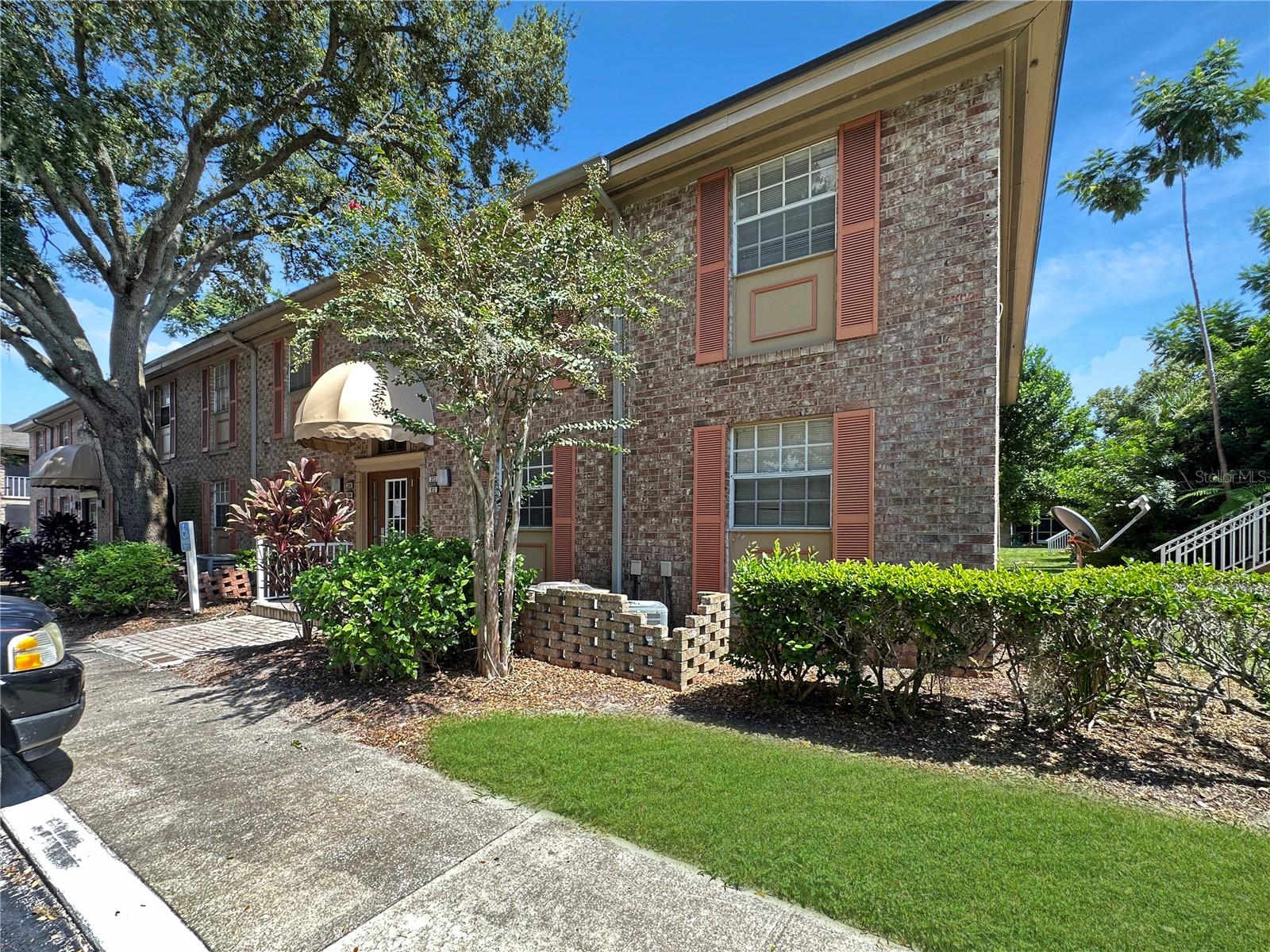 Image 2 of 18 For 508 Banyon Tree Circle 202