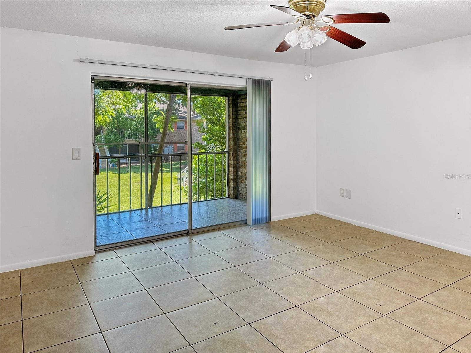 Image 7 of 18 For 508 Banyon Tree Circle 202