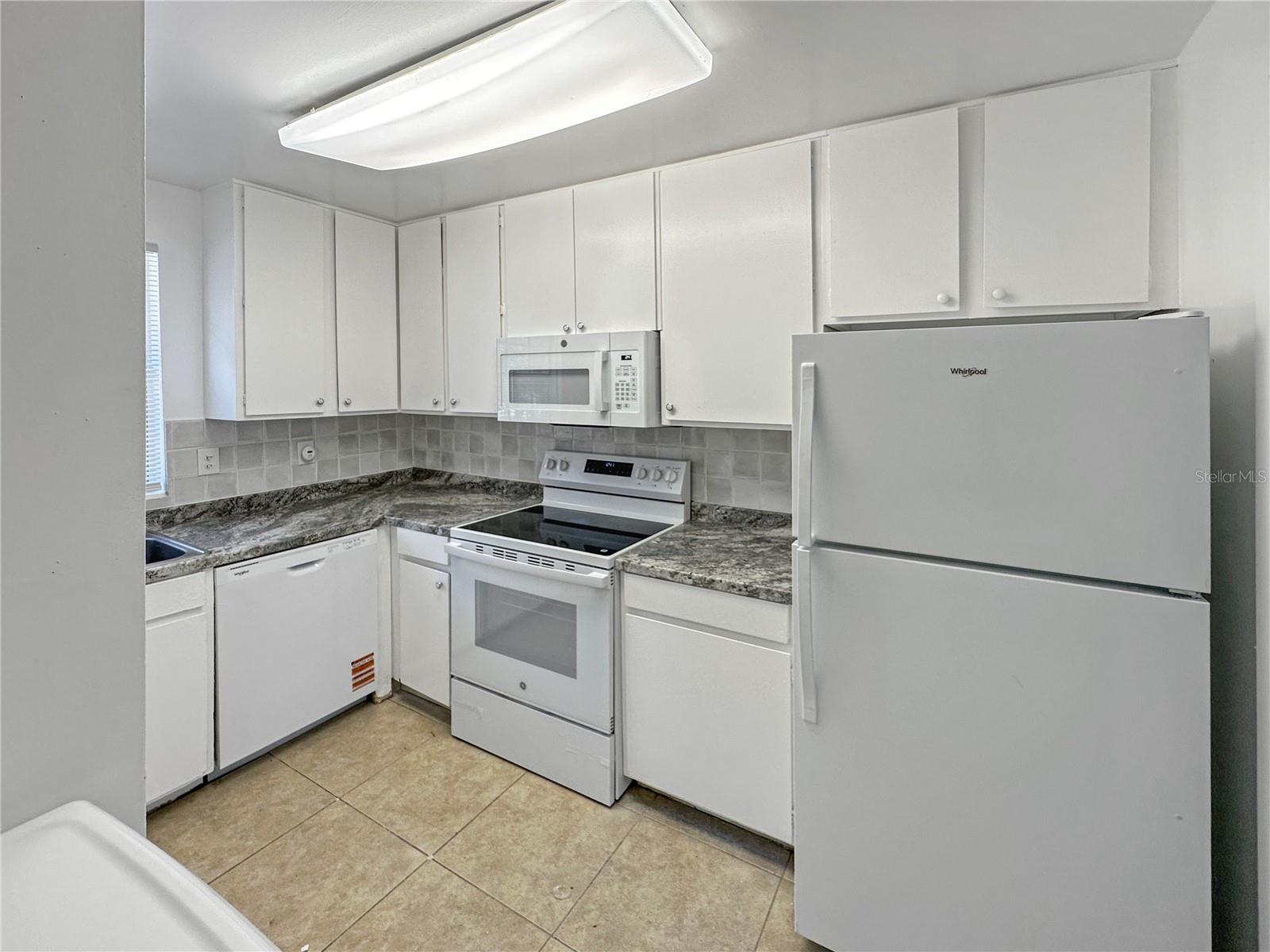 Image 9 of 18 For 508 Banyon Tree Circle 202