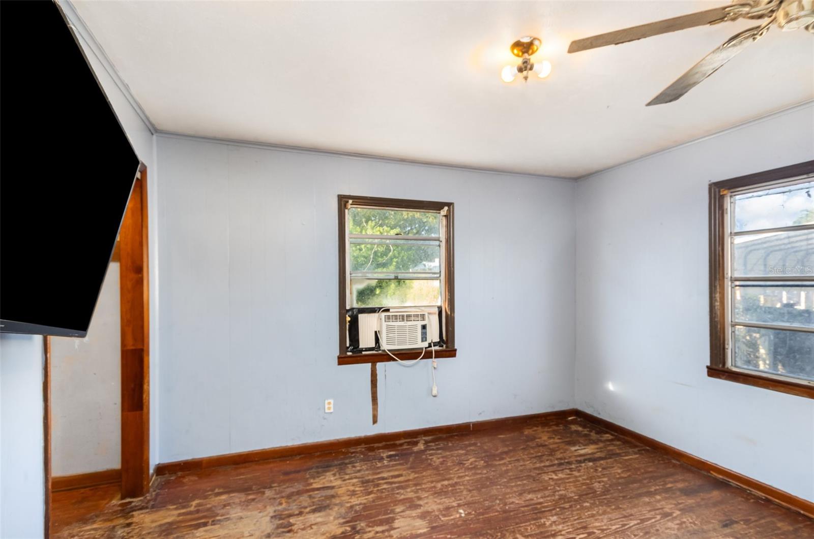 Image 16 of 25 For 305 16th Avenue