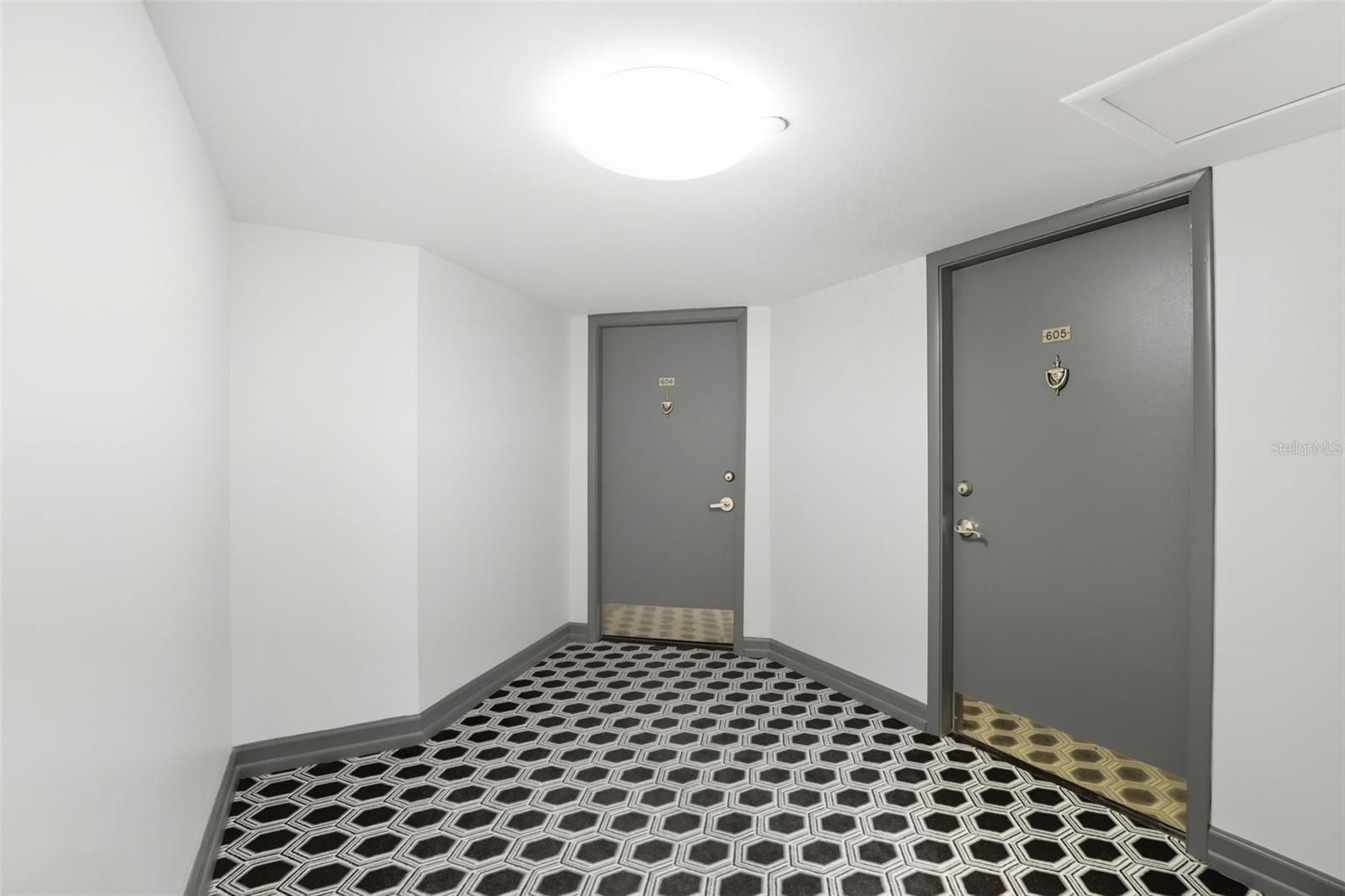 Image 3 of 28 For 400 Colonial Drive 604