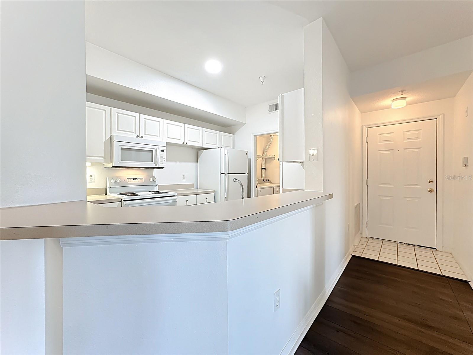 Image 11 of 43 For 5548 Metrowest Boulevard 209