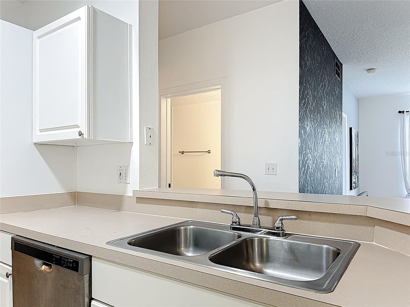 Image 12 of 43 For 5548 Metrowest Boulevard 209