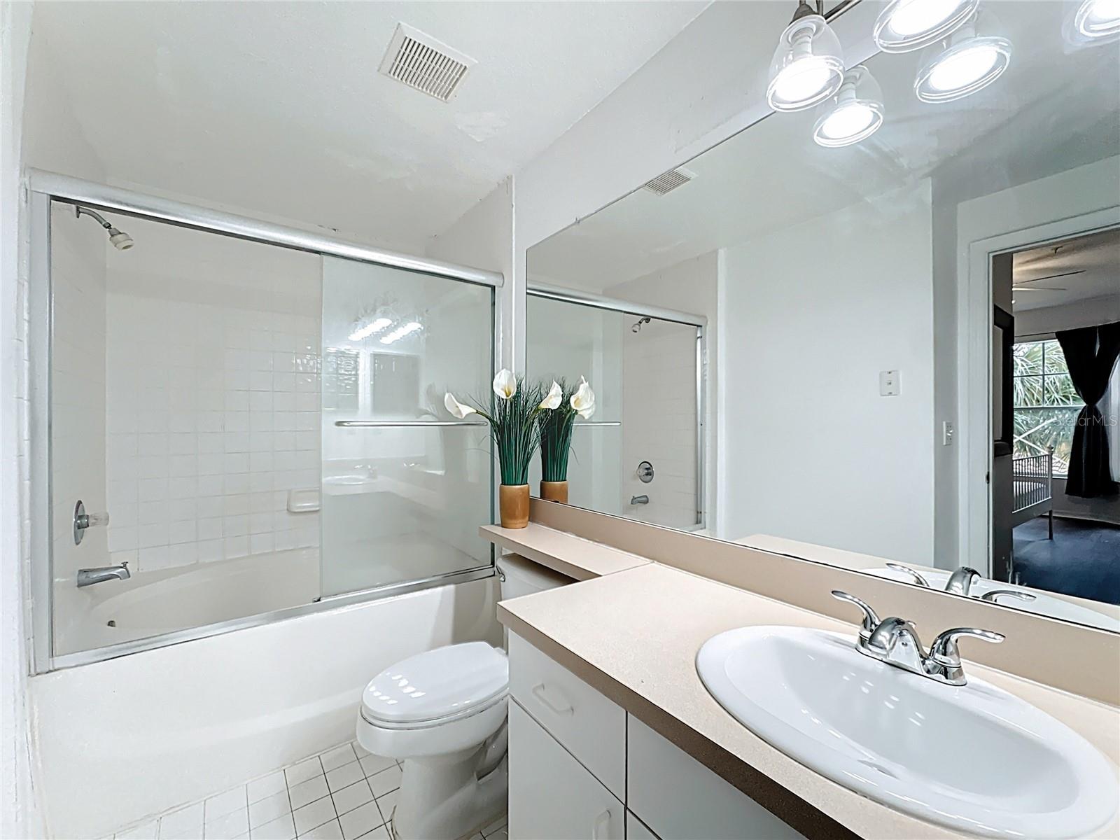 Image 20 of 43 For 5548 Metrowest Boulevard 209