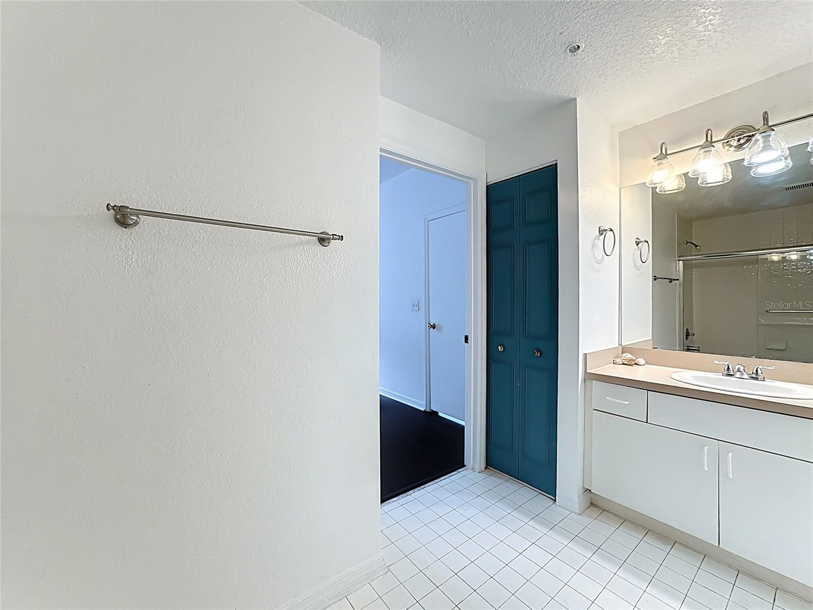 Image 23 of 43 For 5548 Metrowest Boulevard 209