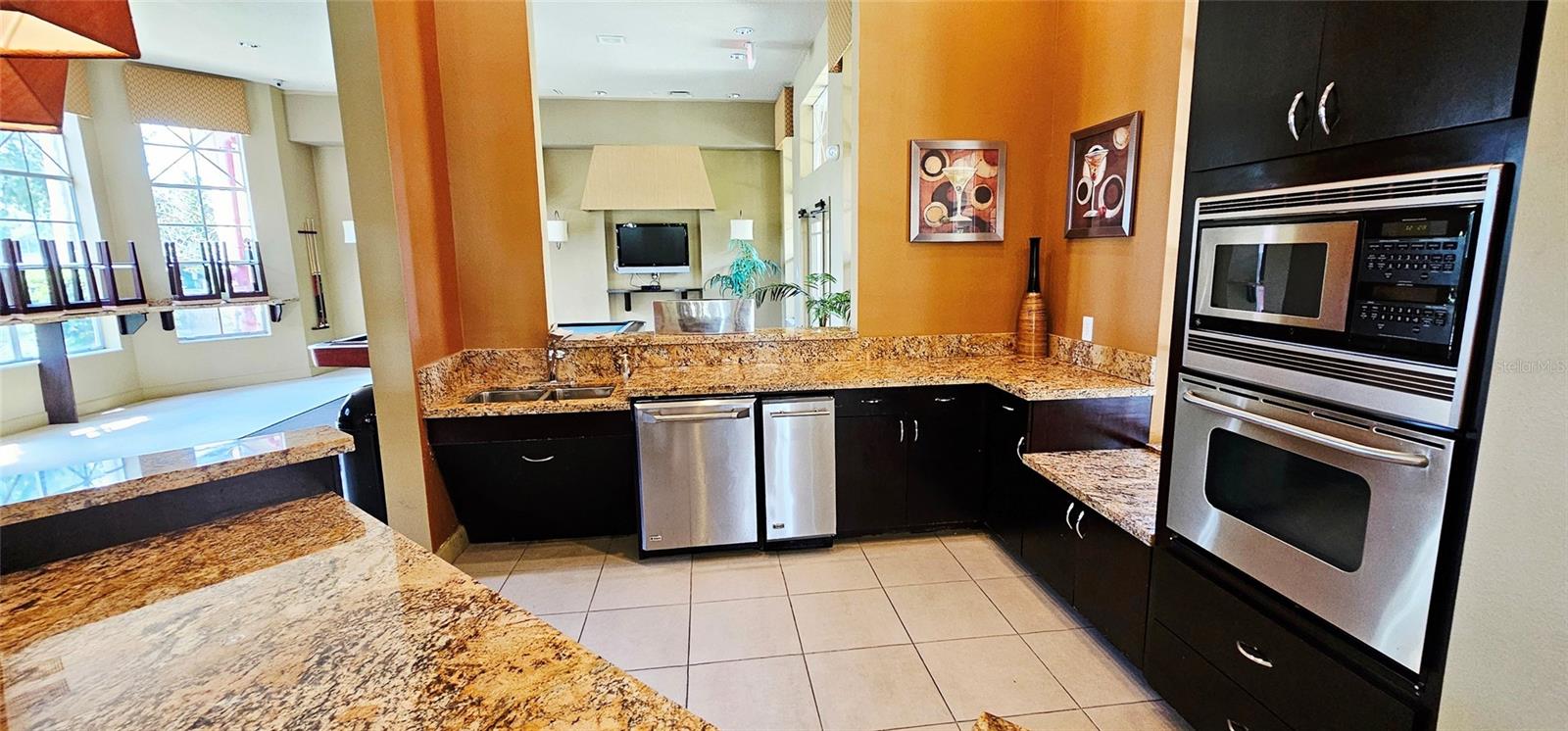 Image 37 of 43 For 5548 Metrowest Boulevard 209