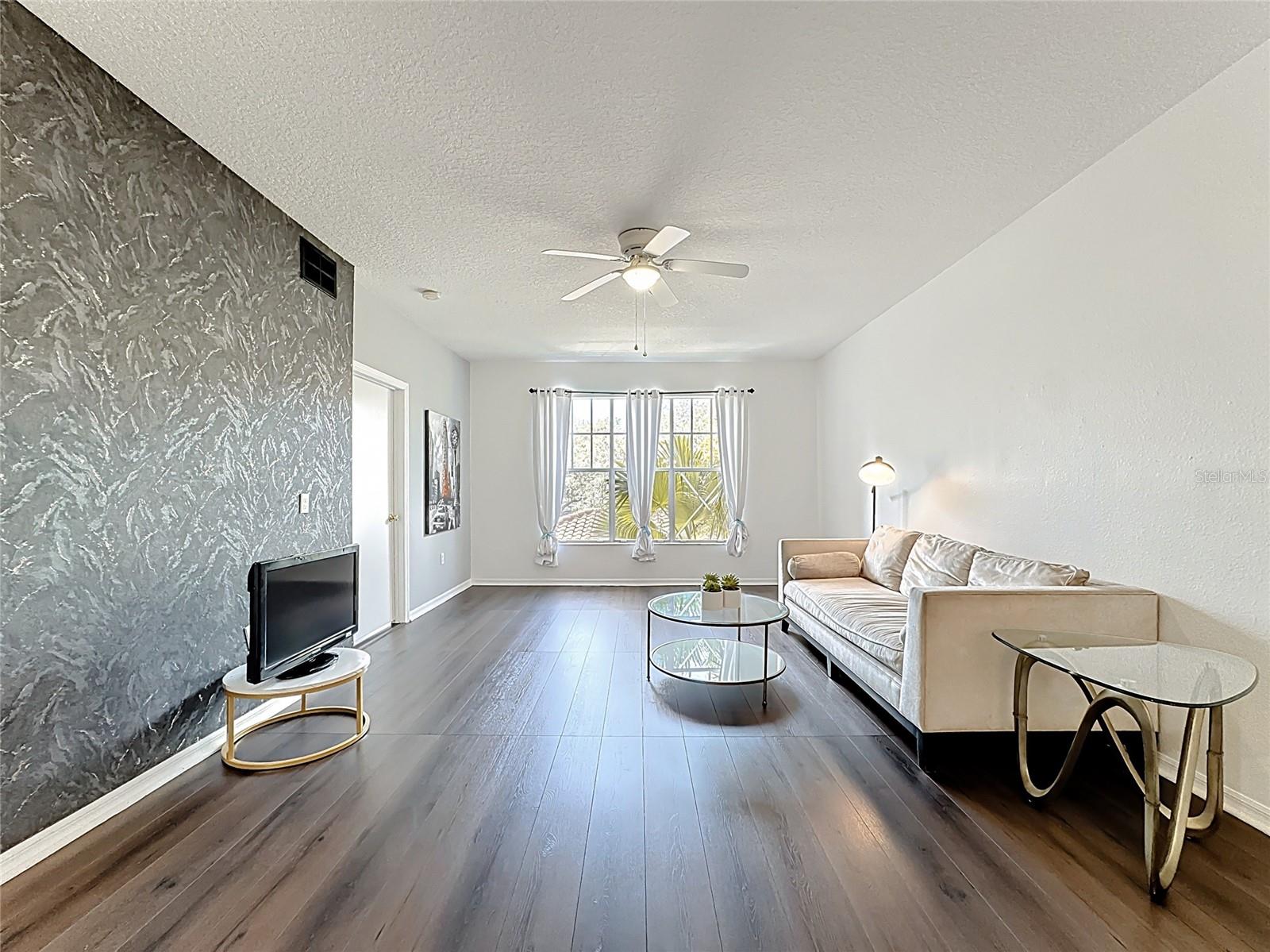 Image 6 of 43 For 5548 Metrowest Boulevard 209