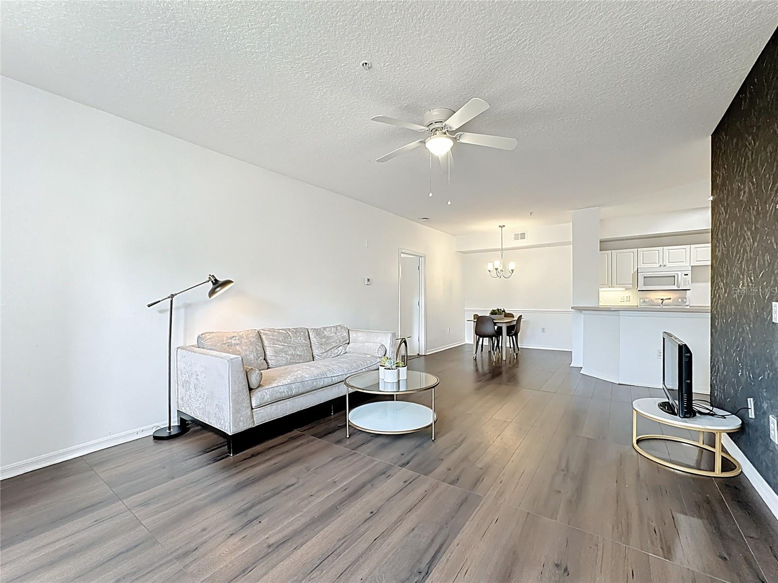 Image 7 of 43 For 5548 Metrowest Boulevard 209