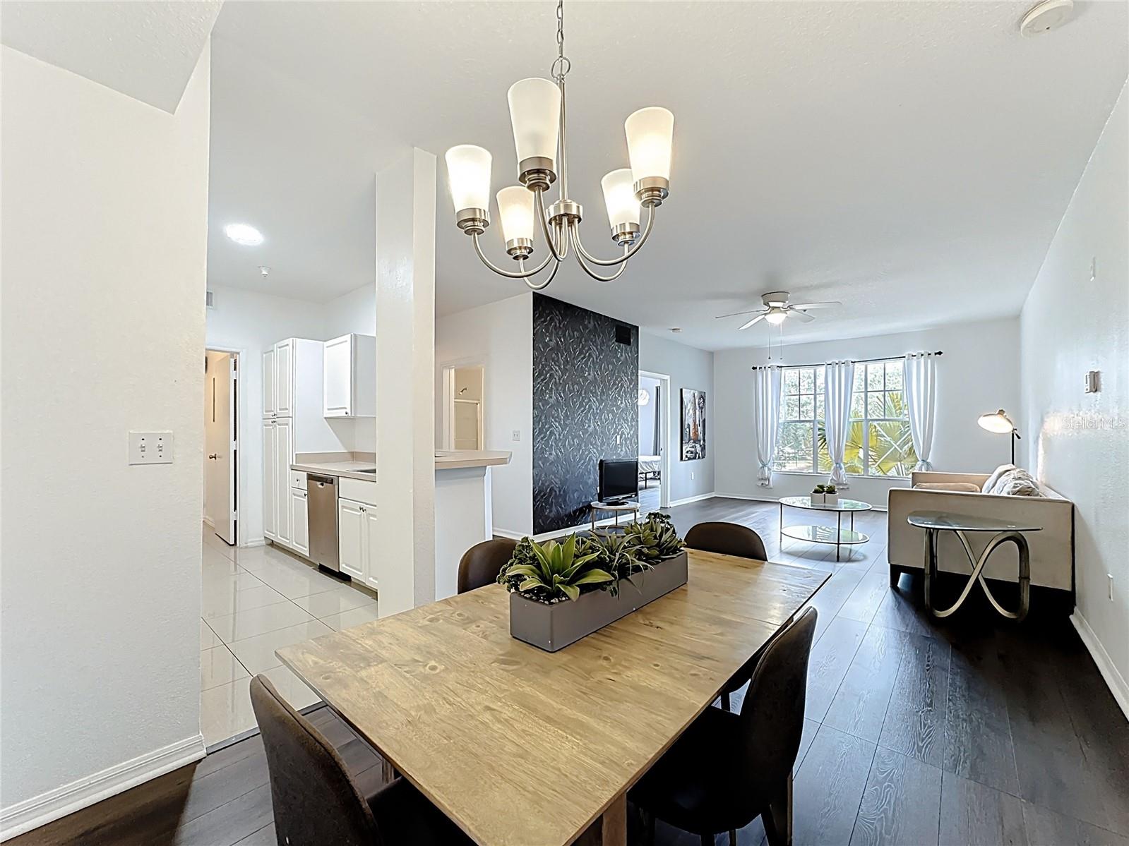 Image 9 of 43 For 5548 Metrowest Boulevard 209