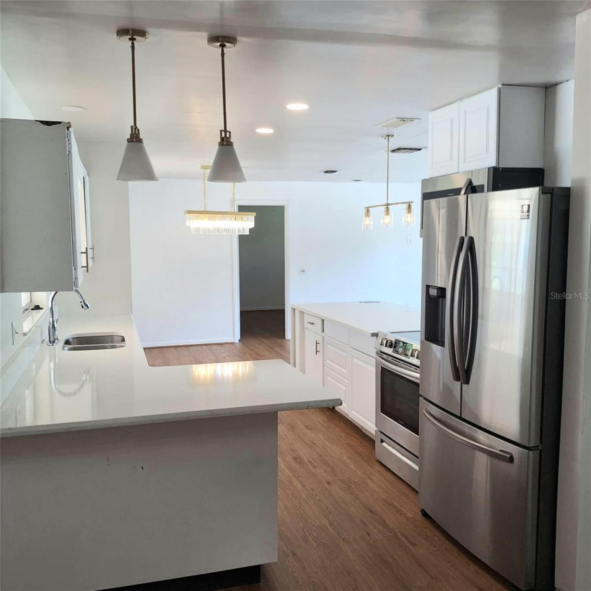 Image 2 of 16 For 514 Spring Oaks Boulevard