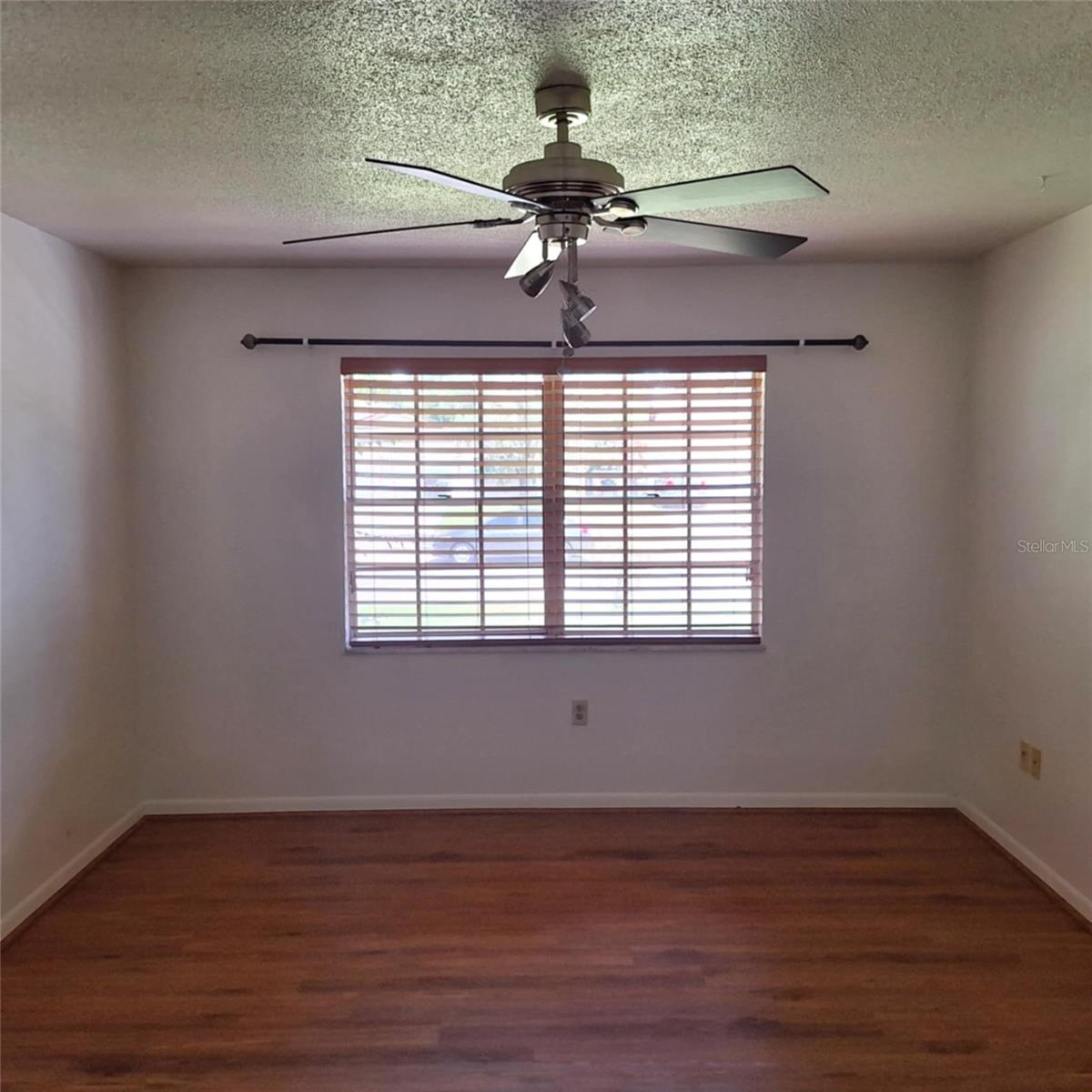 Image 4 of 16 For 514 Spring Oaks Boulevard
