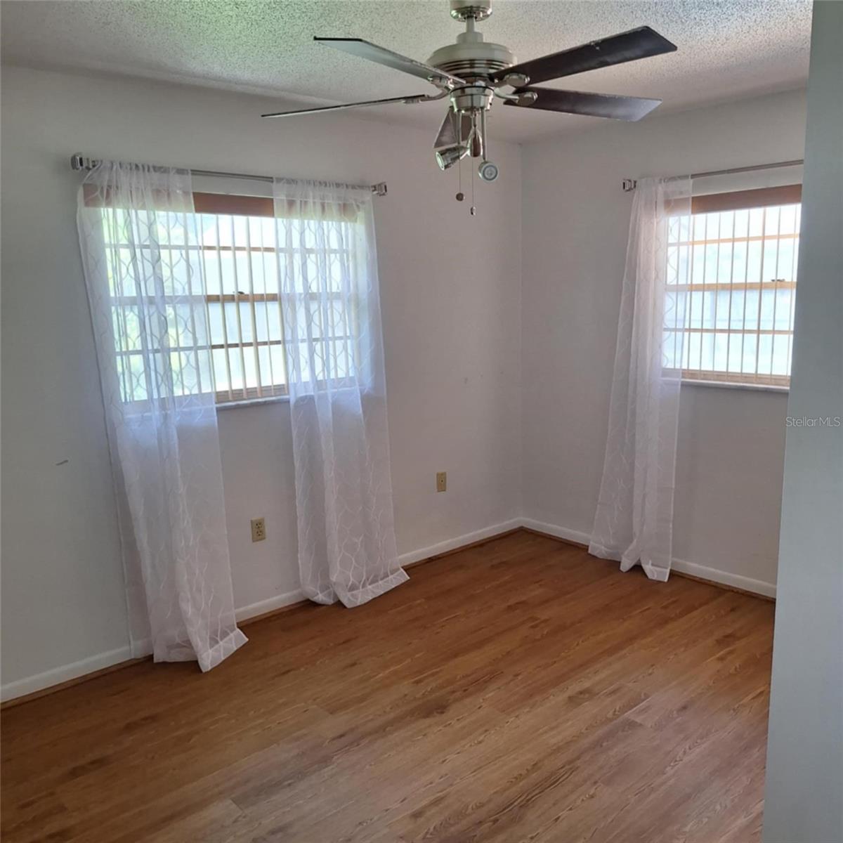Image 7 of 16 For 514 Spring Oaks Boulevard