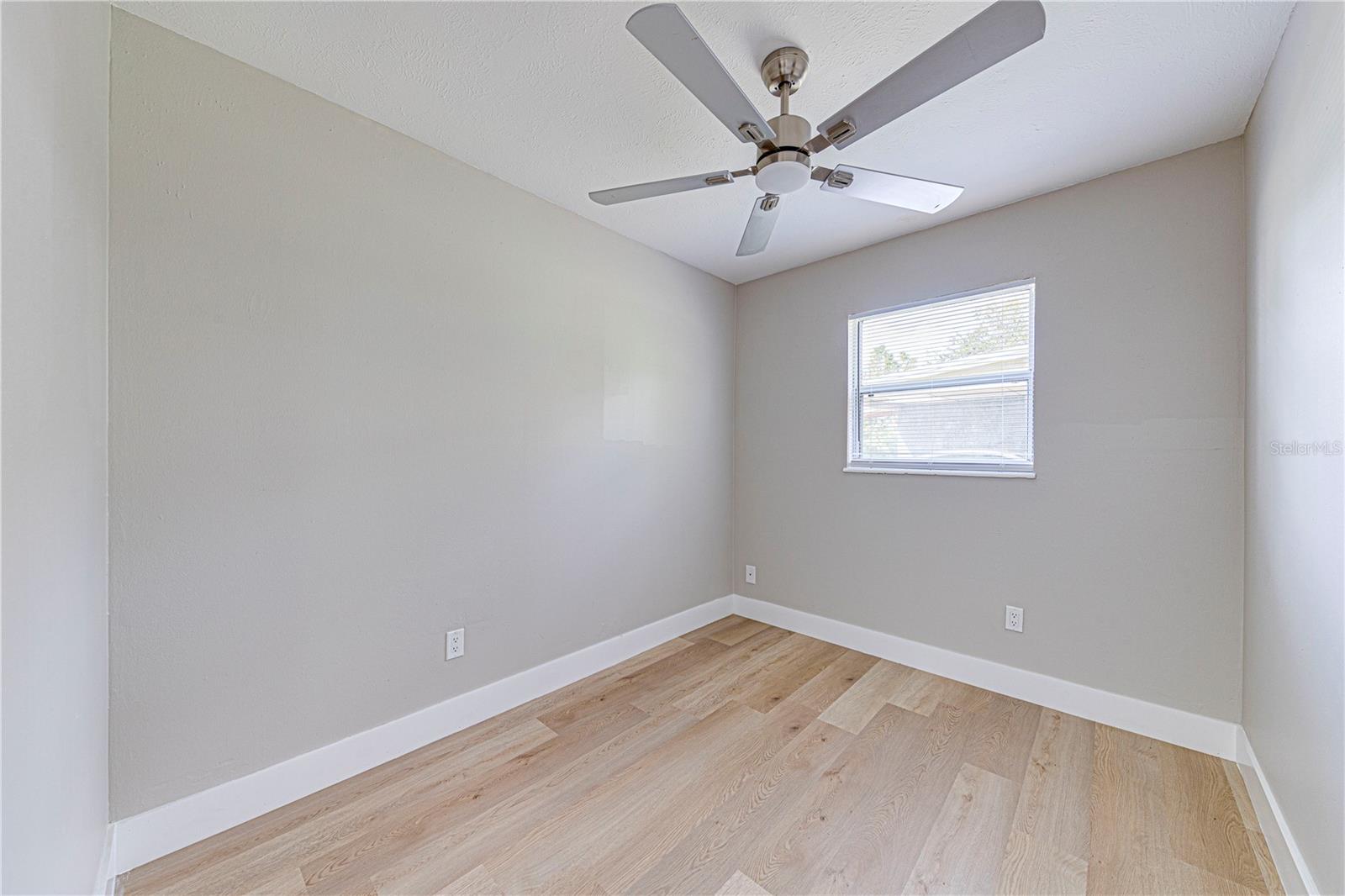 Image 19 of 32 For 1125 Lincoln Terrace