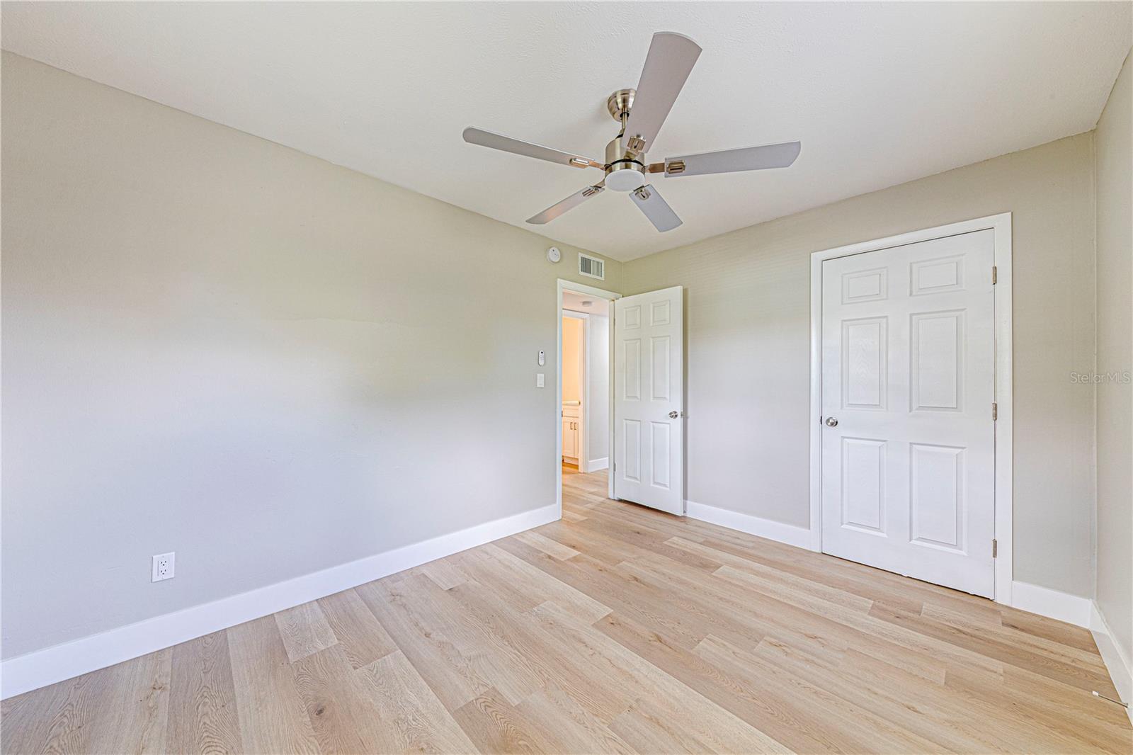 Image 23 of 32 For 1125 Lincoln Terrace