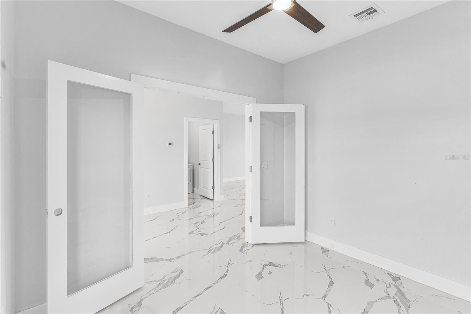 Image 19 of 48 For 454 Mercedes Court