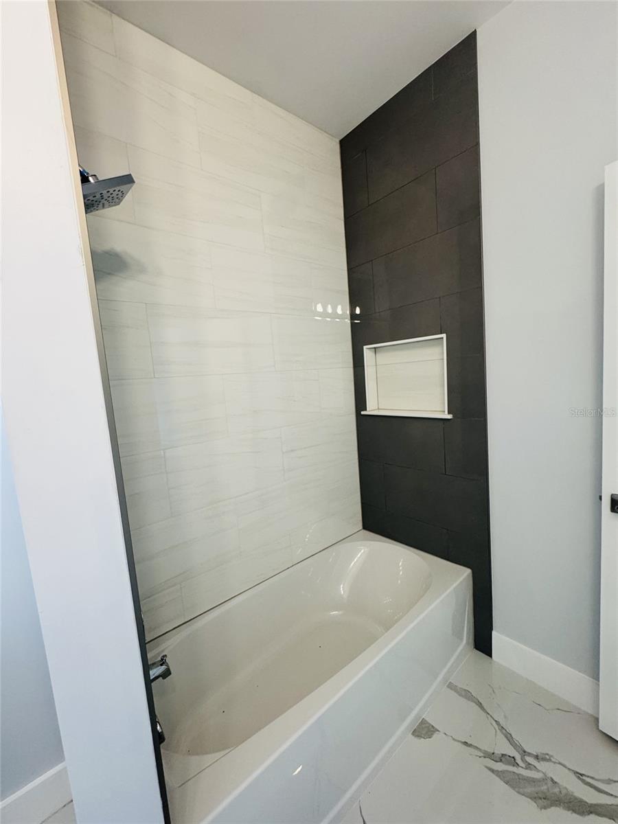 Image 26 of 48 For 454 Mercedes Court