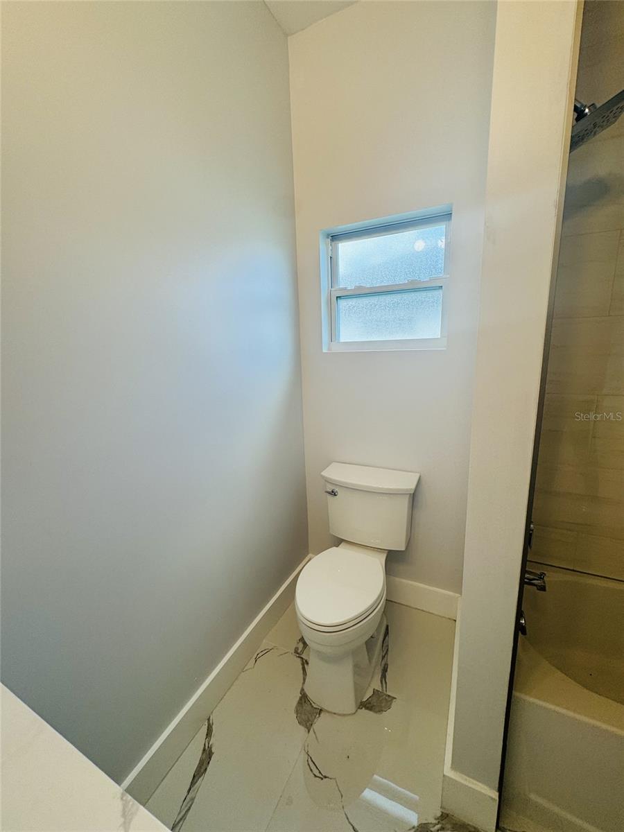 Image 28 of 48 For 454 Mercedes Court