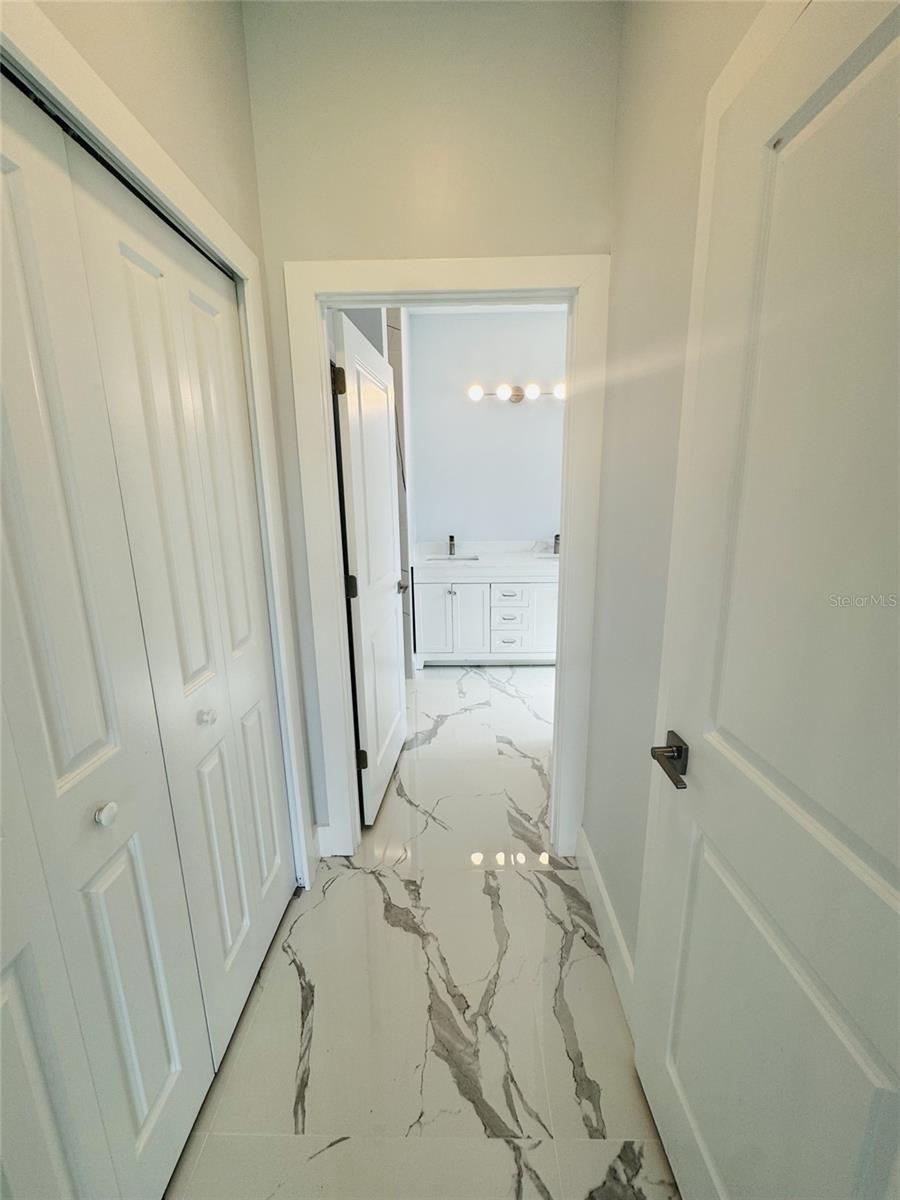 Image 32 of 48 For 454 Mercedes Court