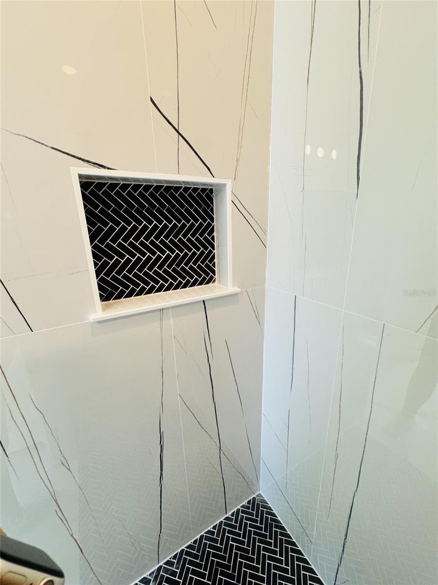 Image 37 of 48 For 454 Mercedes Court