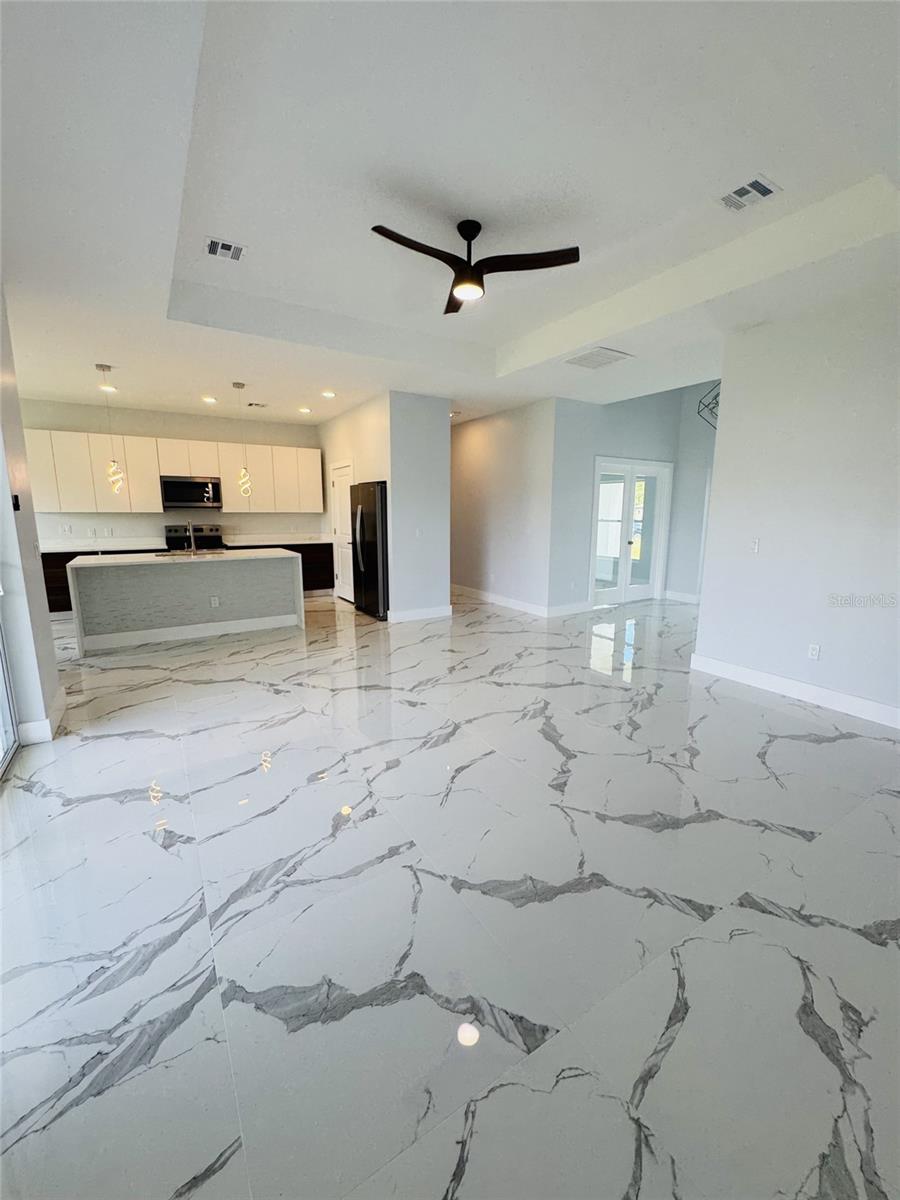 Image 39 of 48 For 454 Mercedes Court