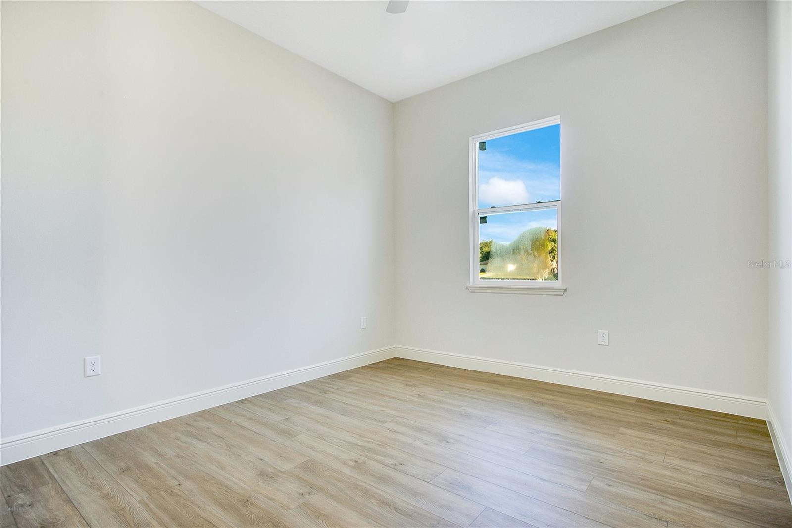 Image 11 of 27 For 7075 131st Loop