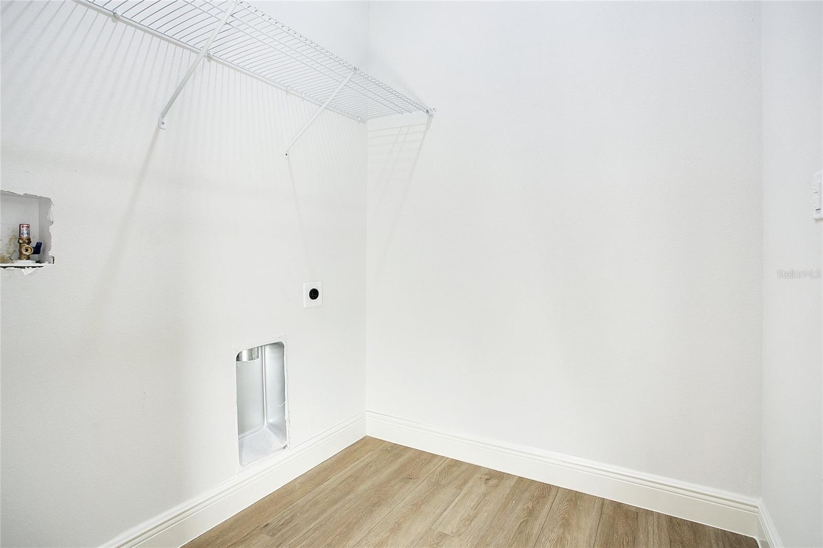 Image 18 of 27 For 7075 131st Loop