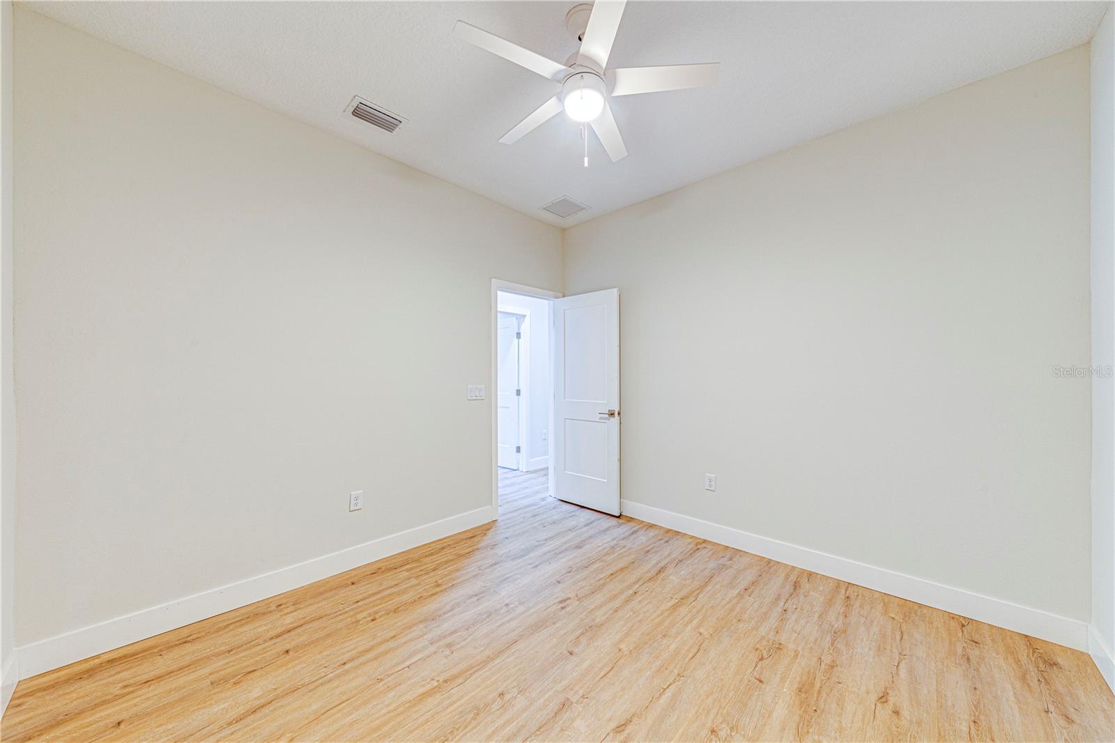 Image 10 of 27 For 233 Pine Avenue