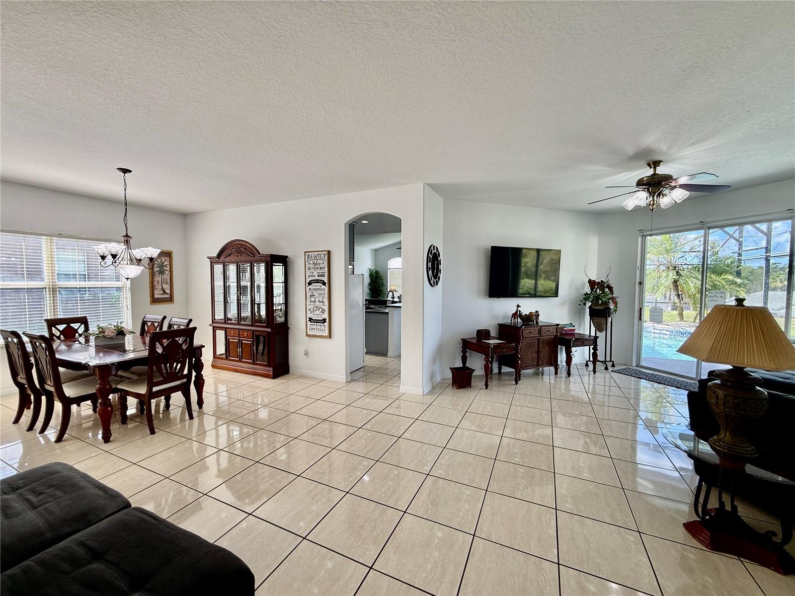 Image 19 of 50 For 943 Corvina Drive