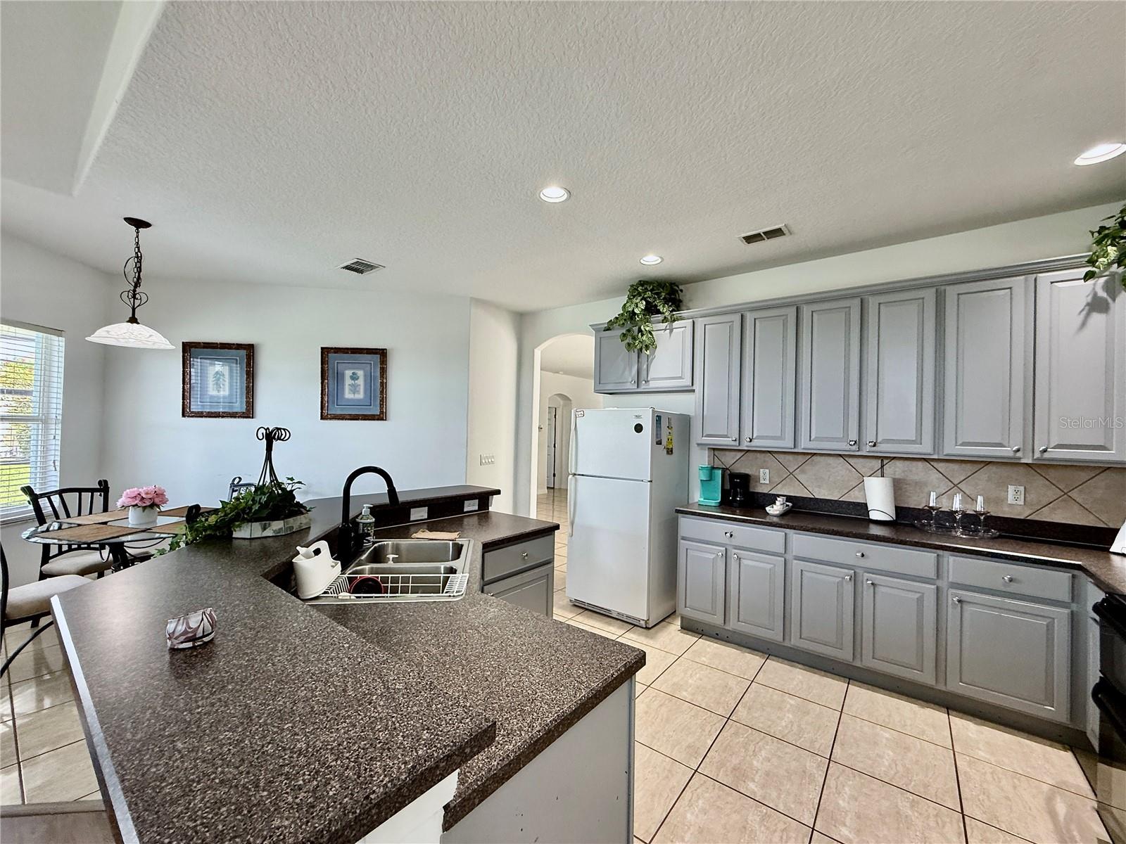 Image 21 of 50 For 943 Corvina Drive