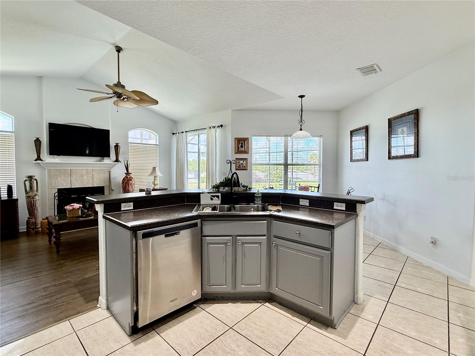 Image 22 of 50 For 943 Corvina Drive