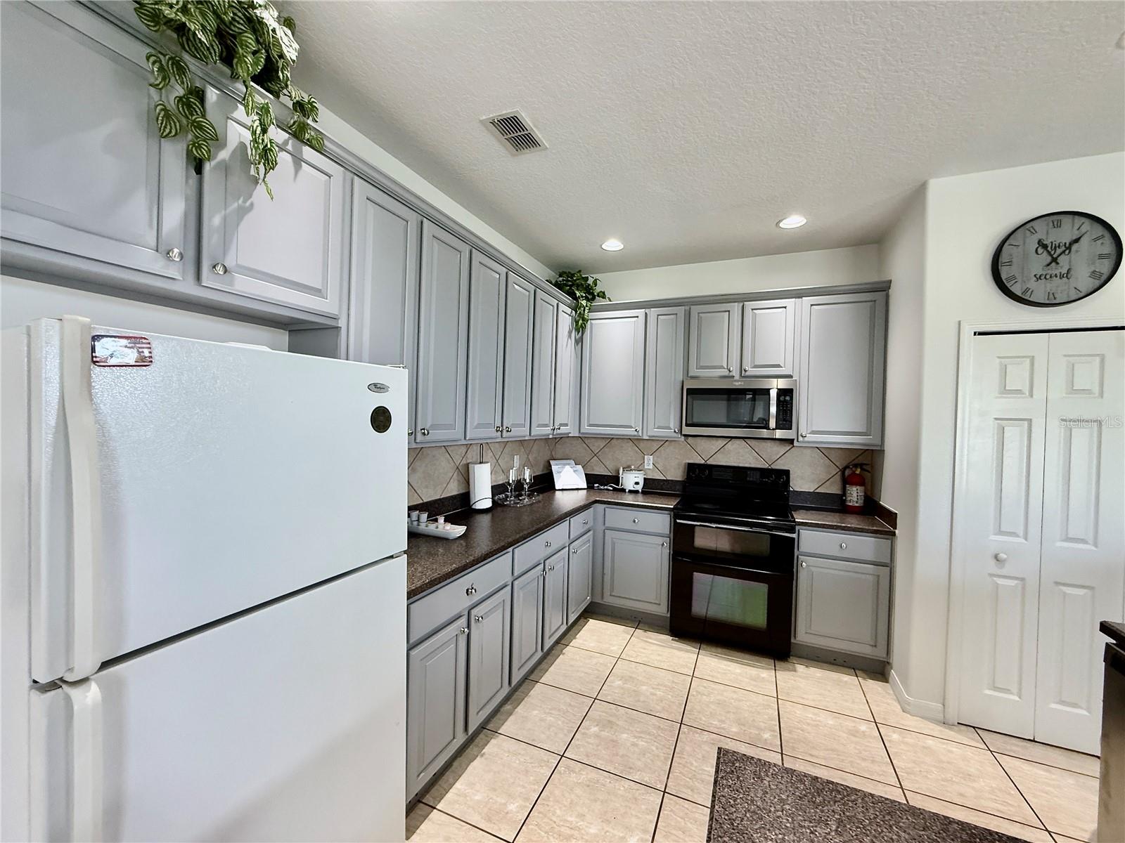 Image 23 of 50 For 943 Corvina Drive