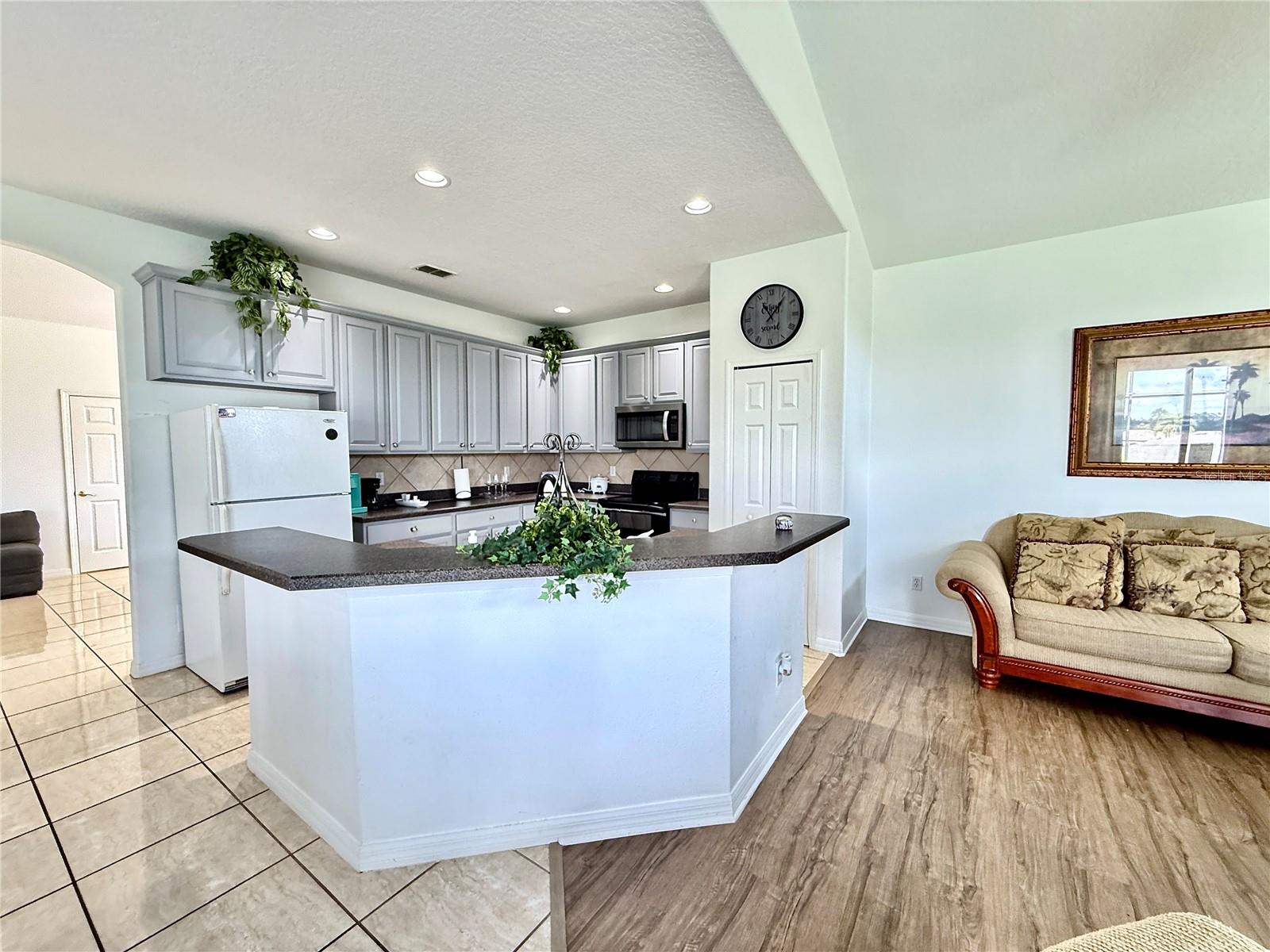 Image 24 of 50 For 943 Corvina Drive