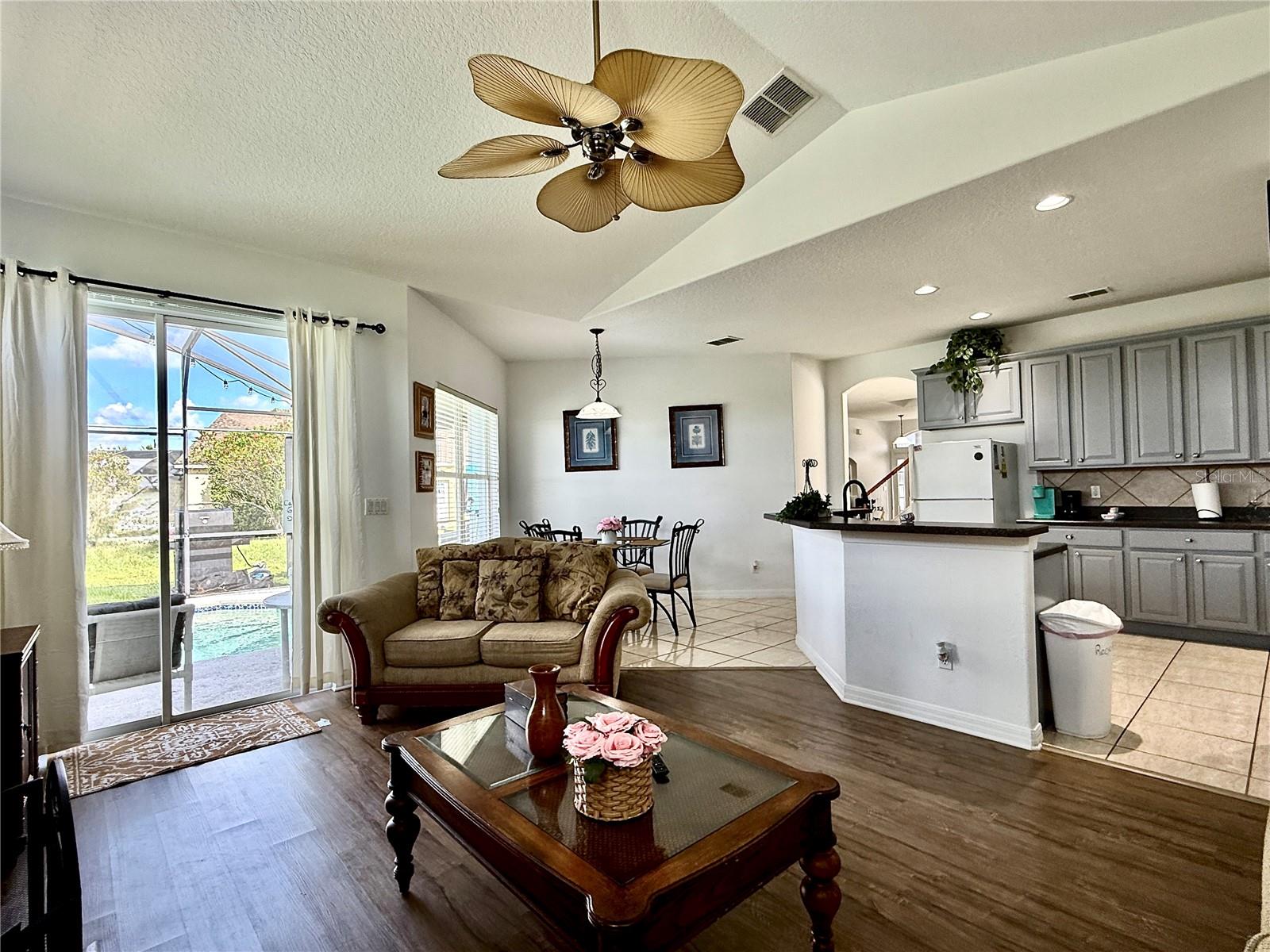 Image 25 of 50 For 943 Corvina Drive