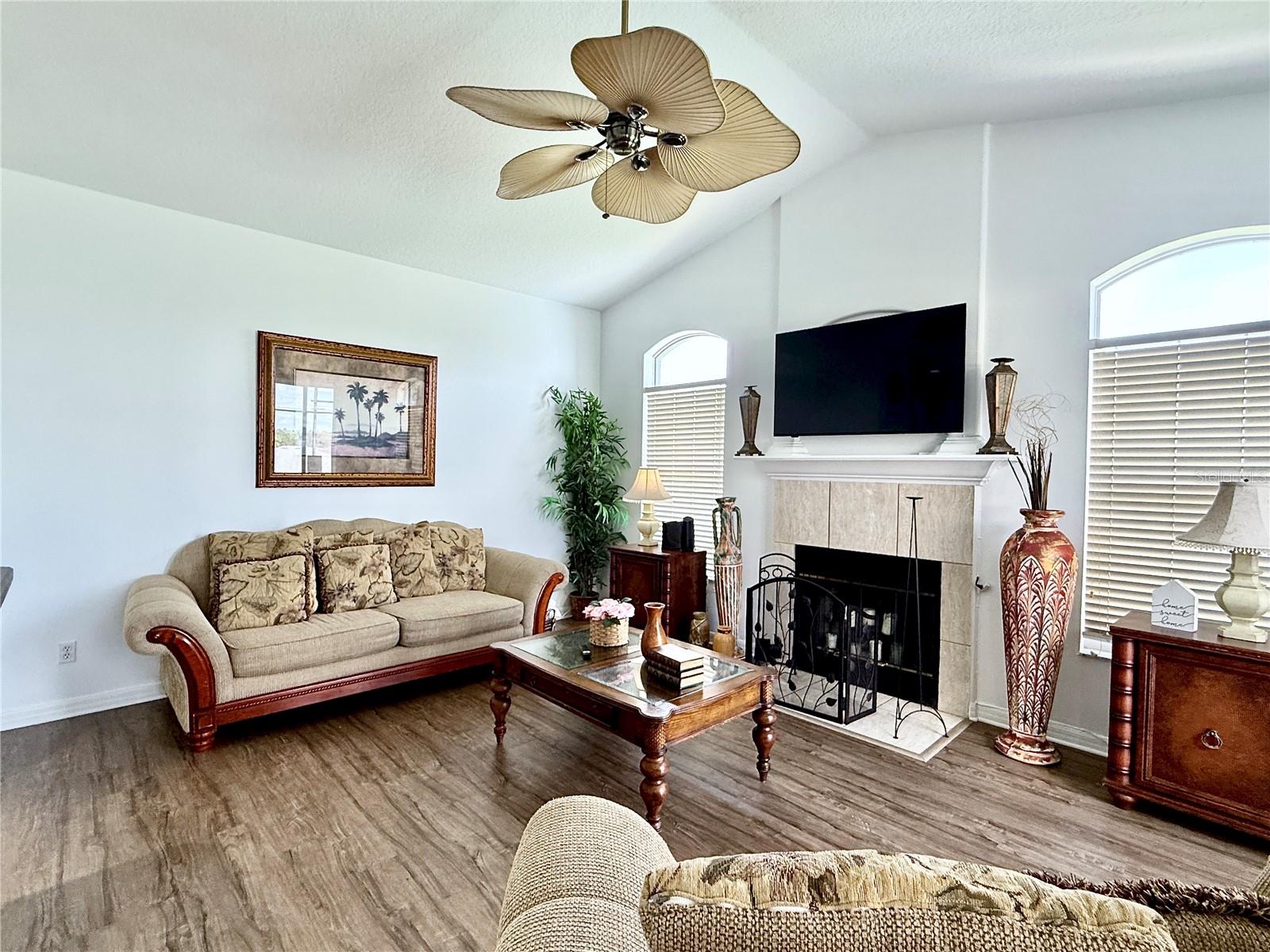 Image 27 of 50 For 943 Corvina Drive