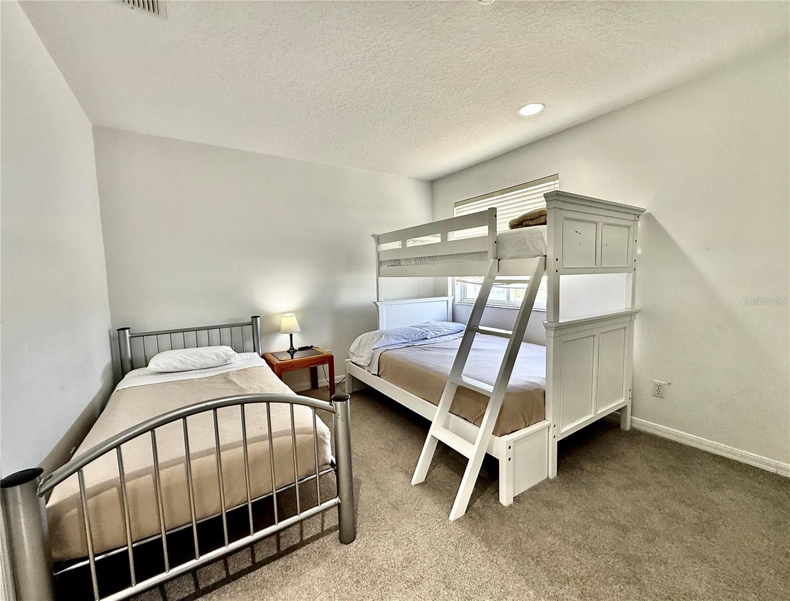 Image 40 of 50 For 943 Corvina Drive