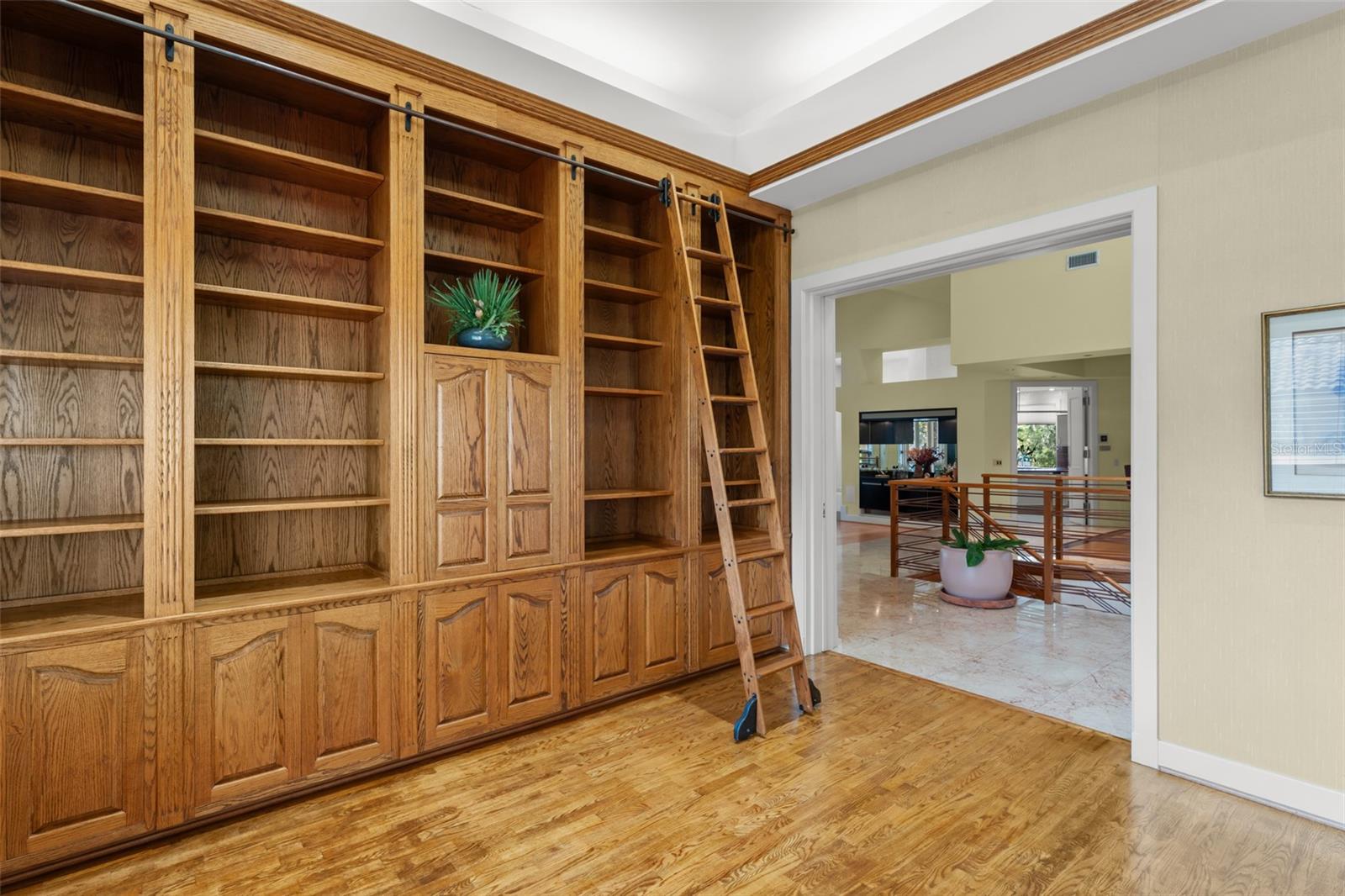 Image 10 of 47 For 5036 Latrobe Drive