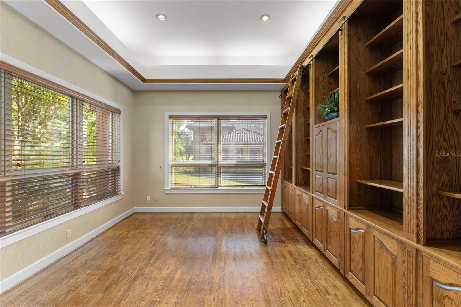 Image 11 of 47 For 5036 Latrobe Drive