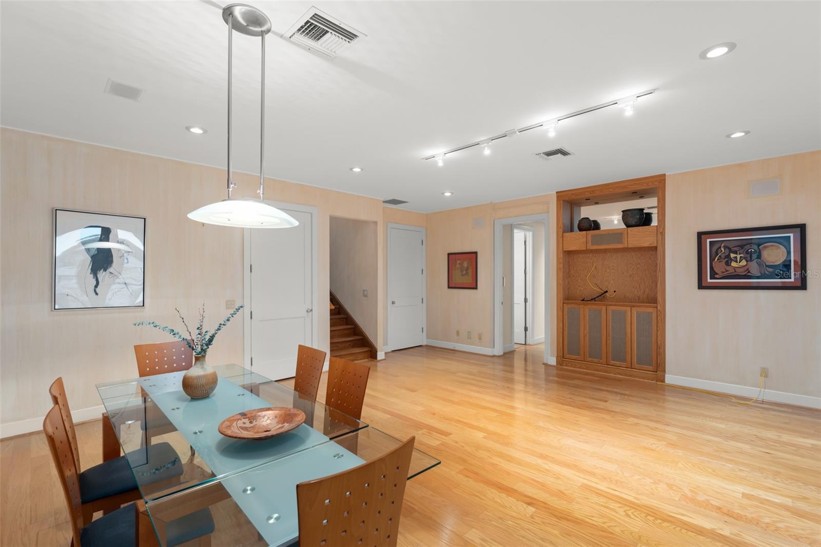 Image 18 of 47 For 5036 Latrobe Drive