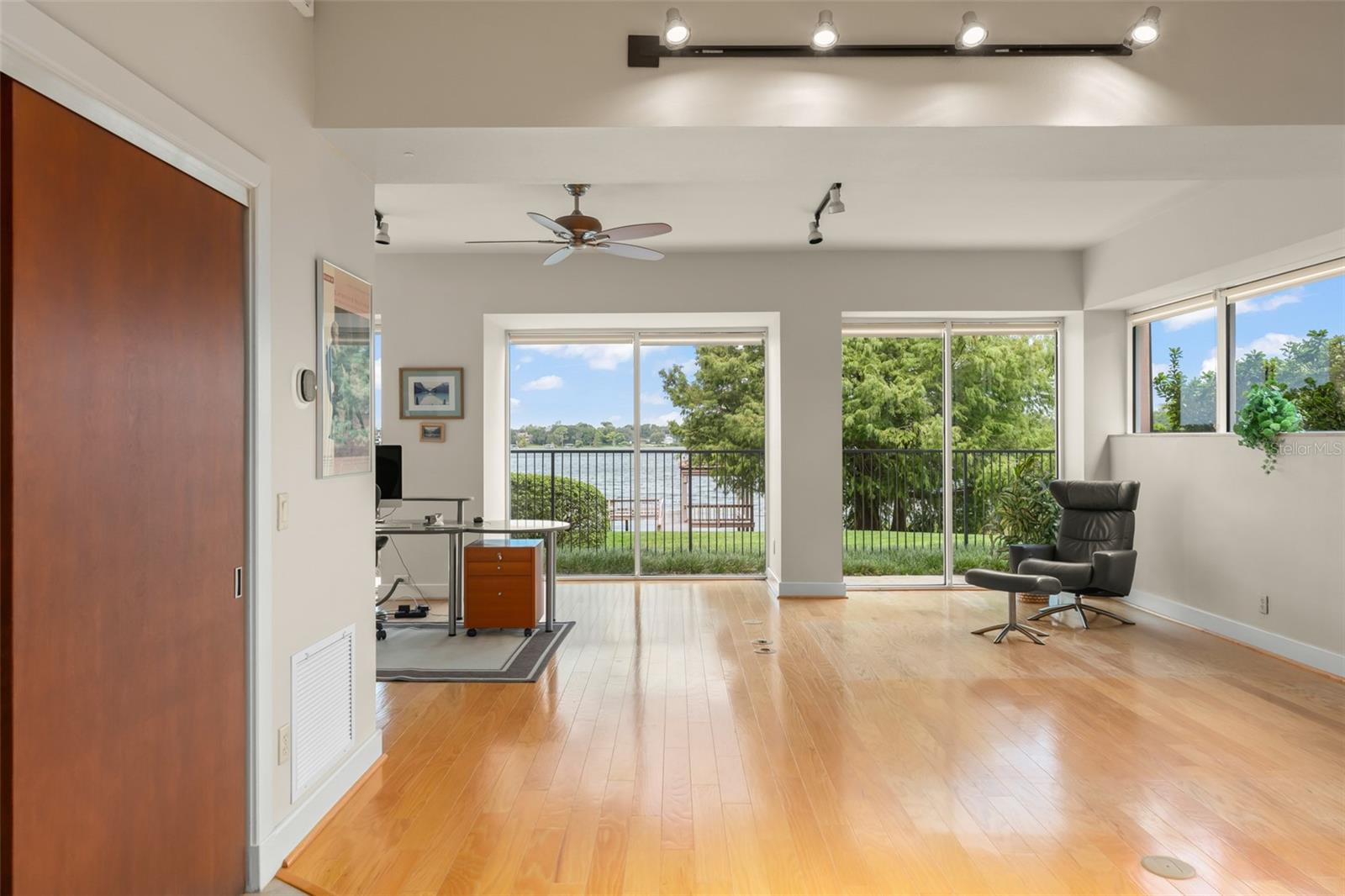 Image 21 of 47 For 5036 Latrobe Drive
