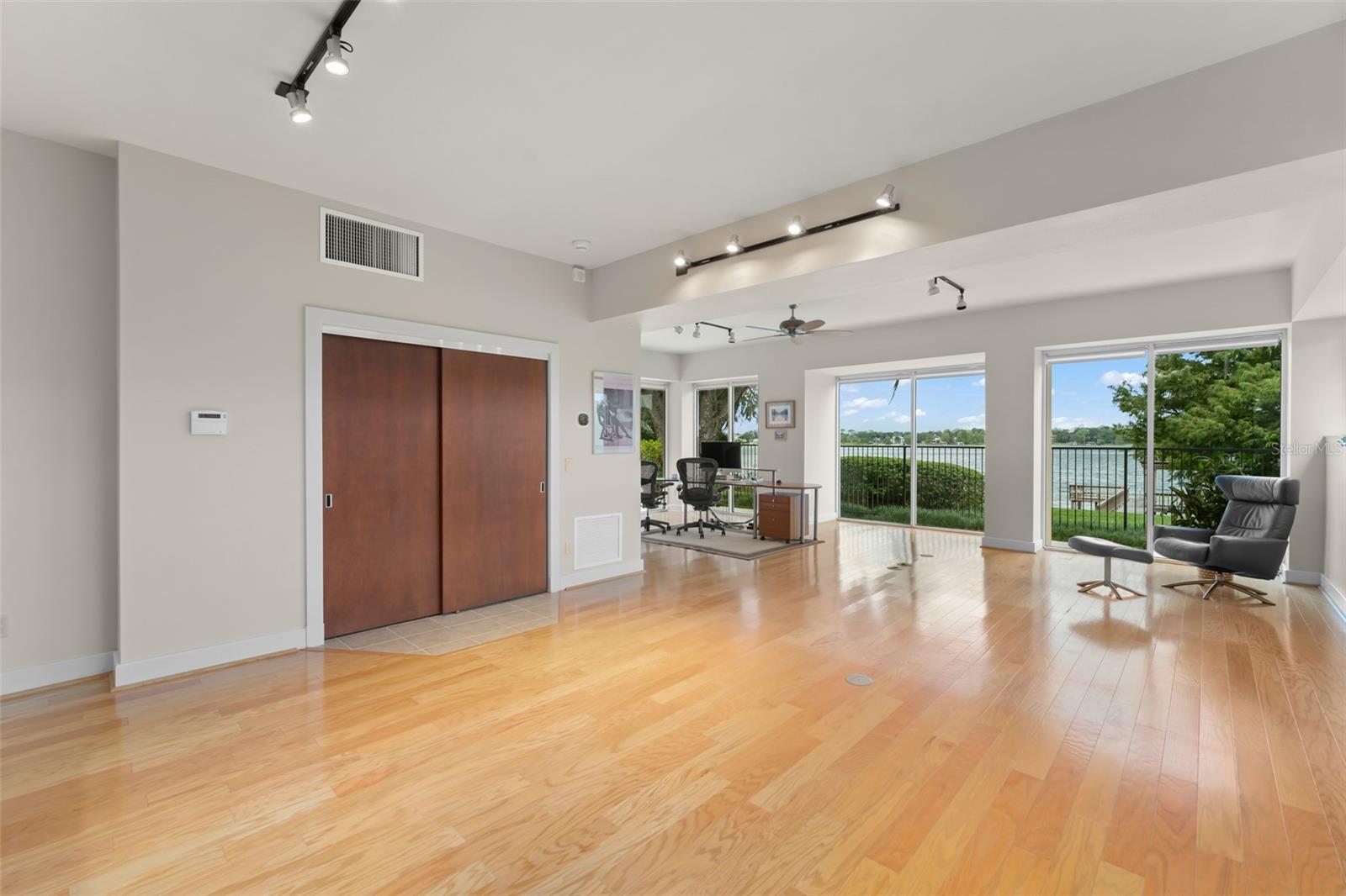 Image 22 of 47 For 5036 Latrobe Drive