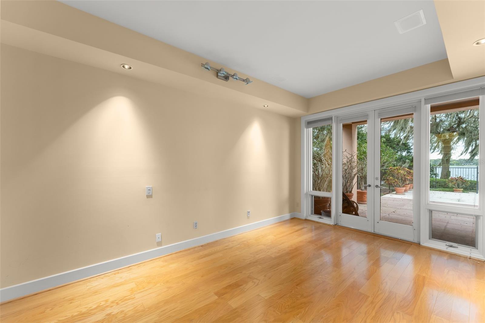 Image 34 of 47 For 5036 Latrobe Drive