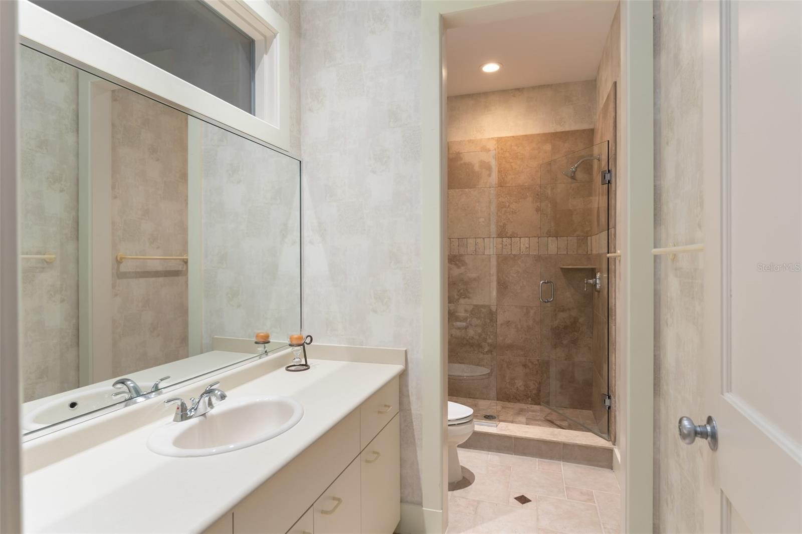 Image 35 of 47 For 5036 Latrobe Drive
