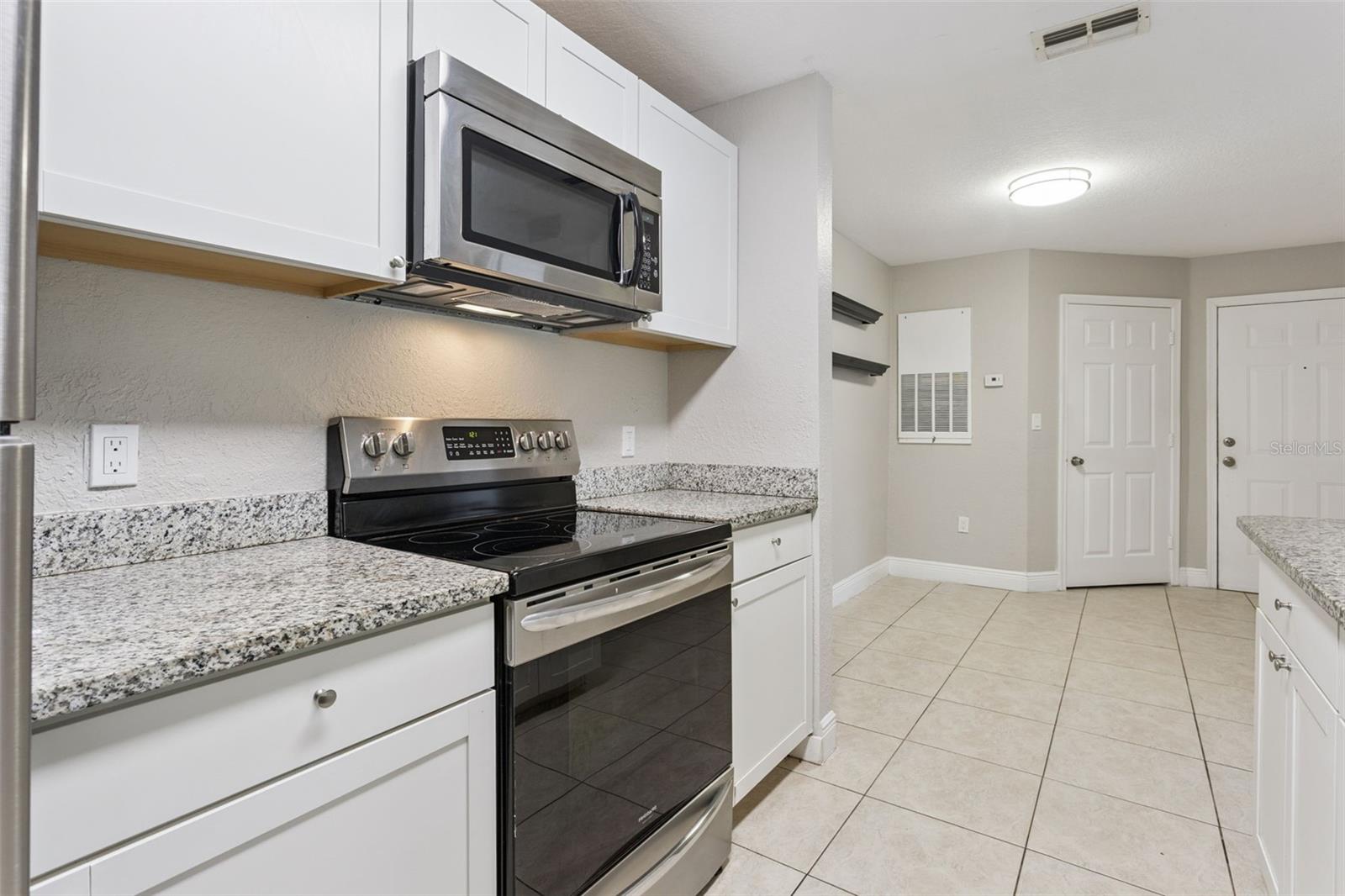 Image 16 of 39 For 5467 Vineland Road 6111