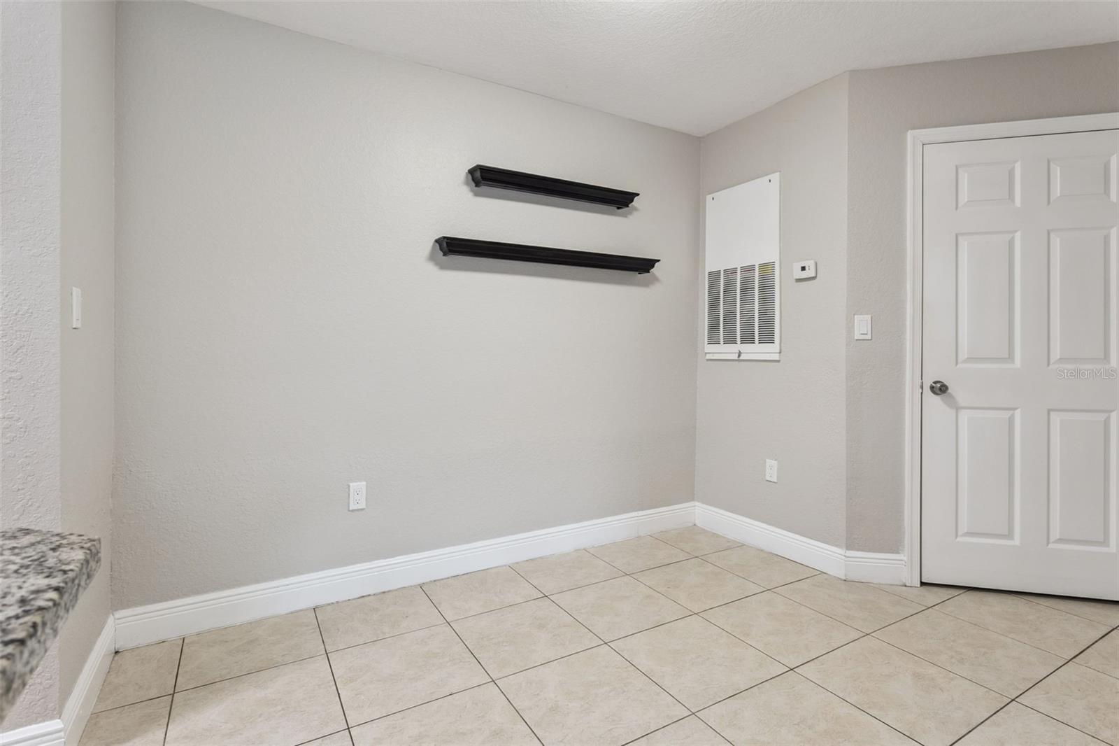 Image 17 of 39 For 5467 Vineland Road 6111
