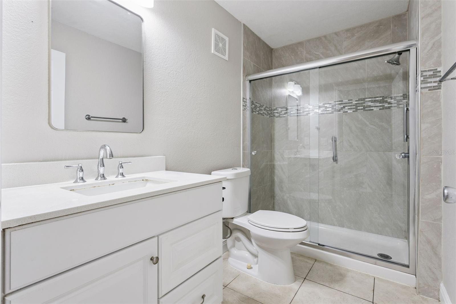 Image 18 of 39 For 5467 Vineland Road 6111