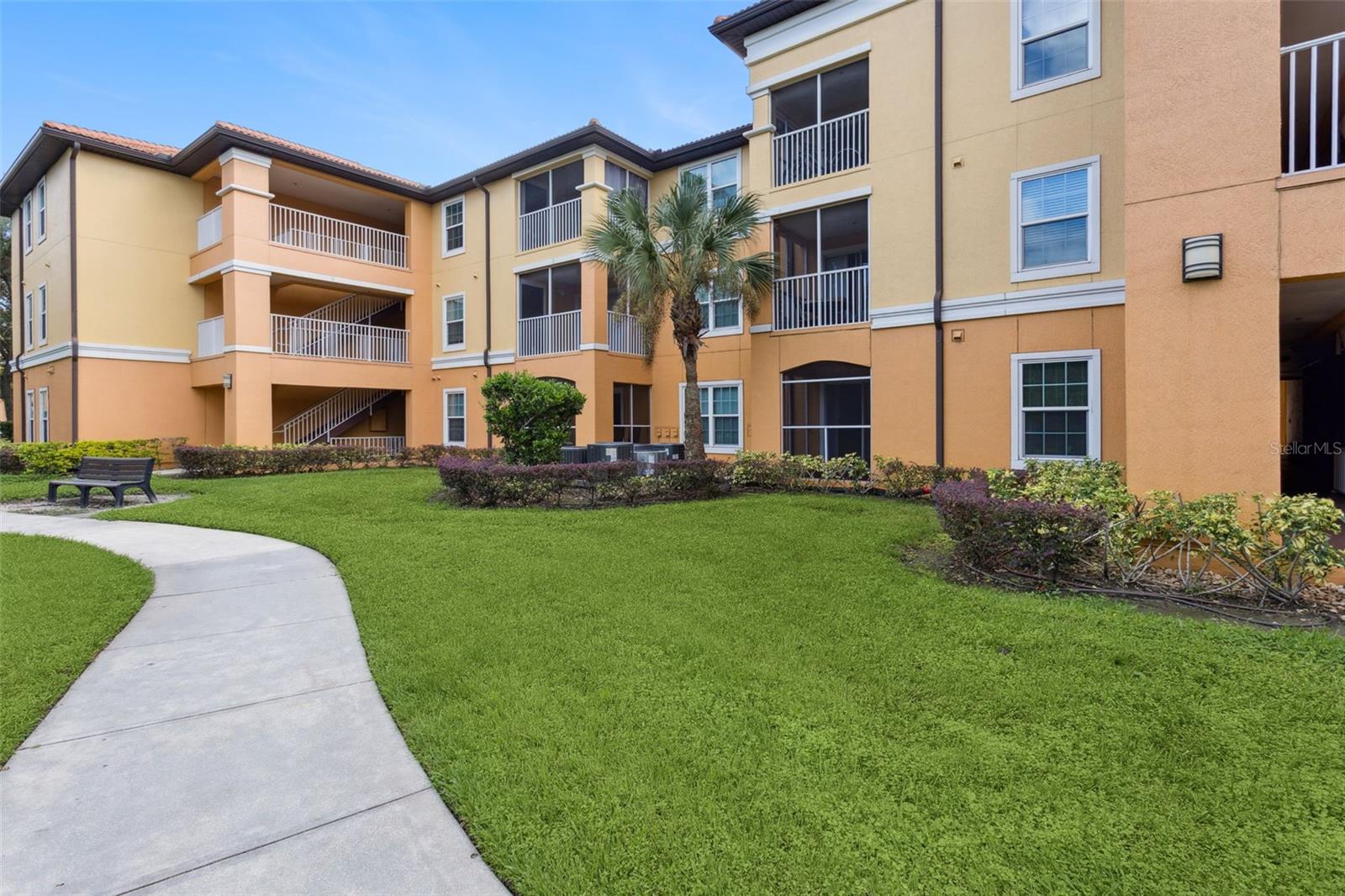 Image 2 of 39 For 5467 Vineland Road 6111