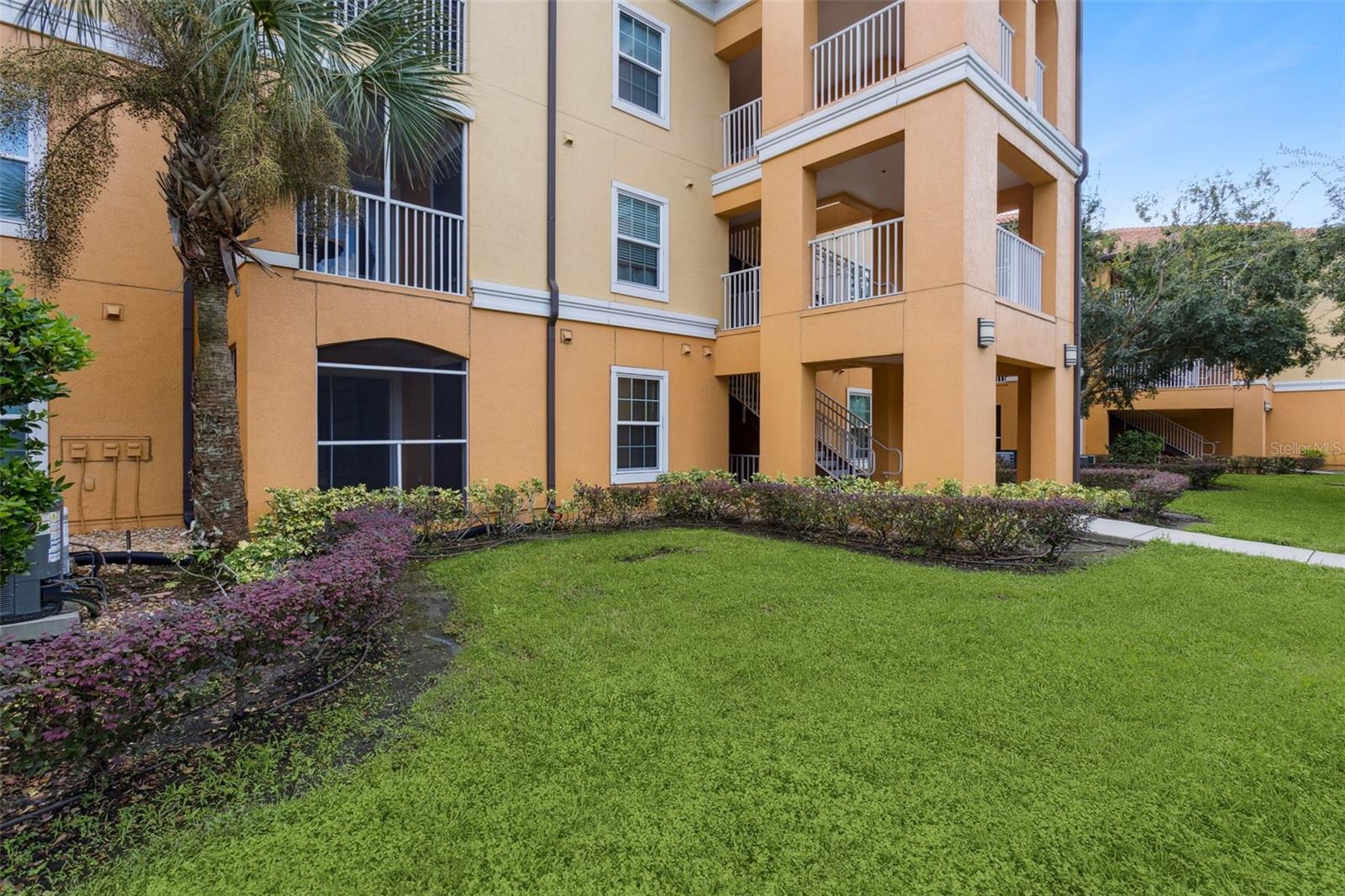 Image 3 of 39 For 5467 Vineland Road 6111