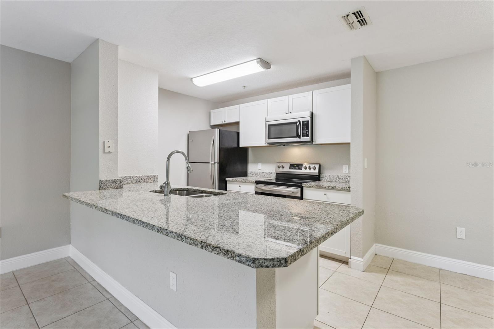Image 8 of 39 For 5467 Vineland Road 6111