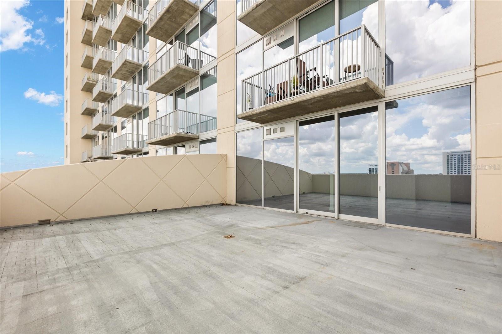Image 7 of 33 For 155 Court Avenue 1011
